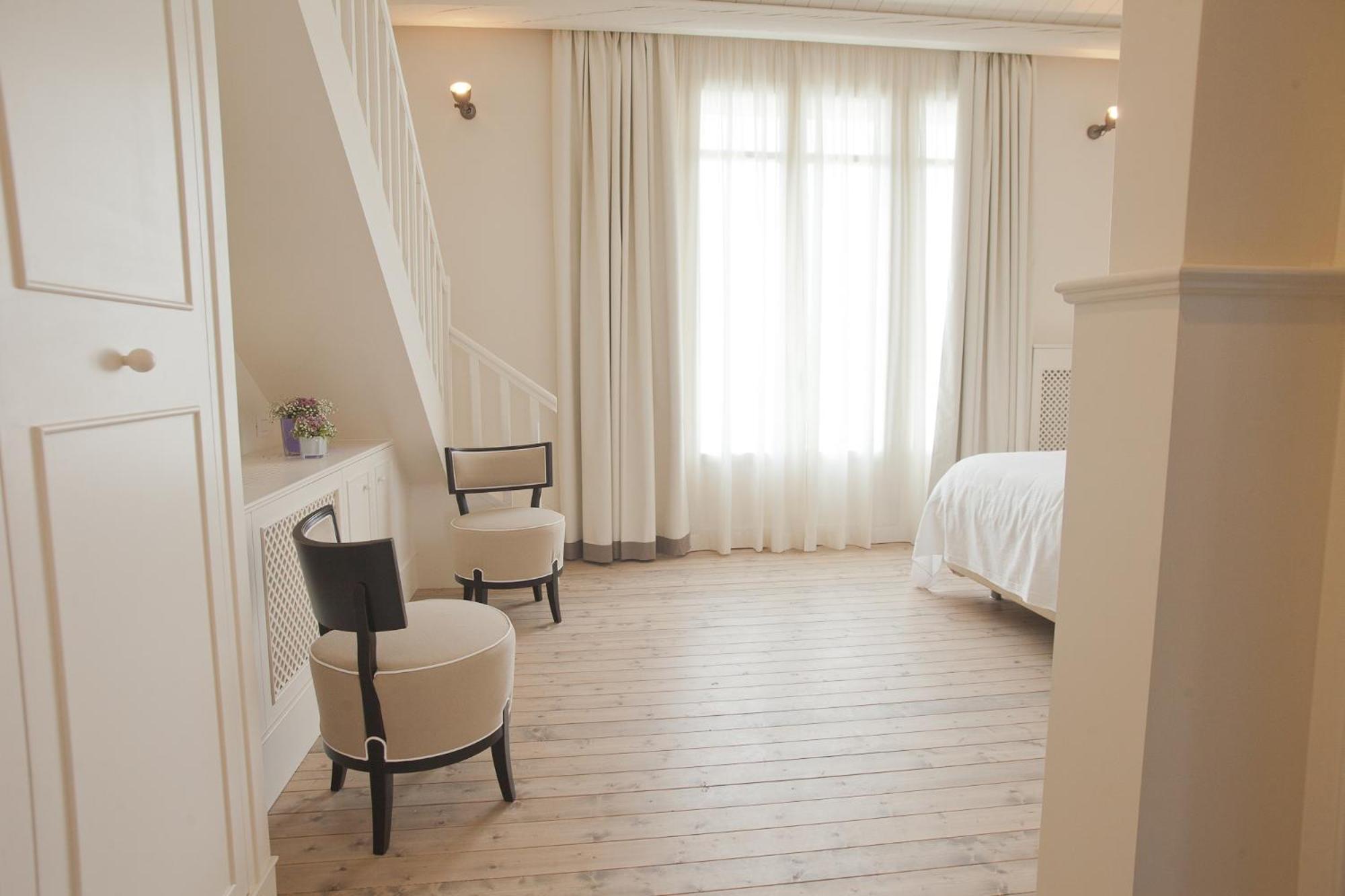 Suite - Photo 1