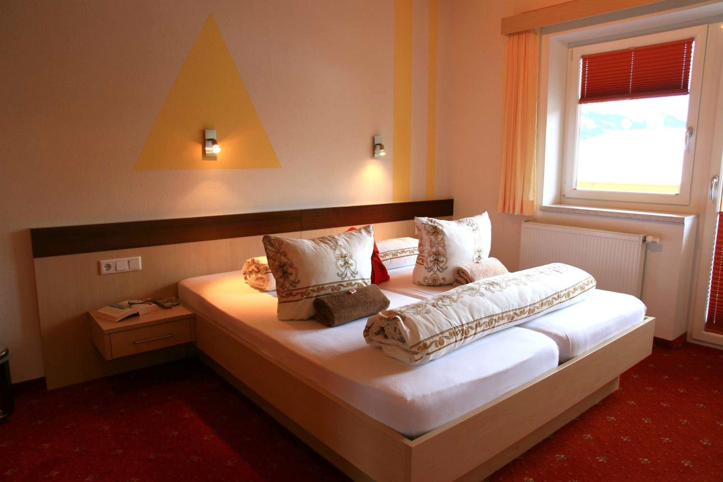 Comfort Two Bedroom Apartment with Balcony photo 1