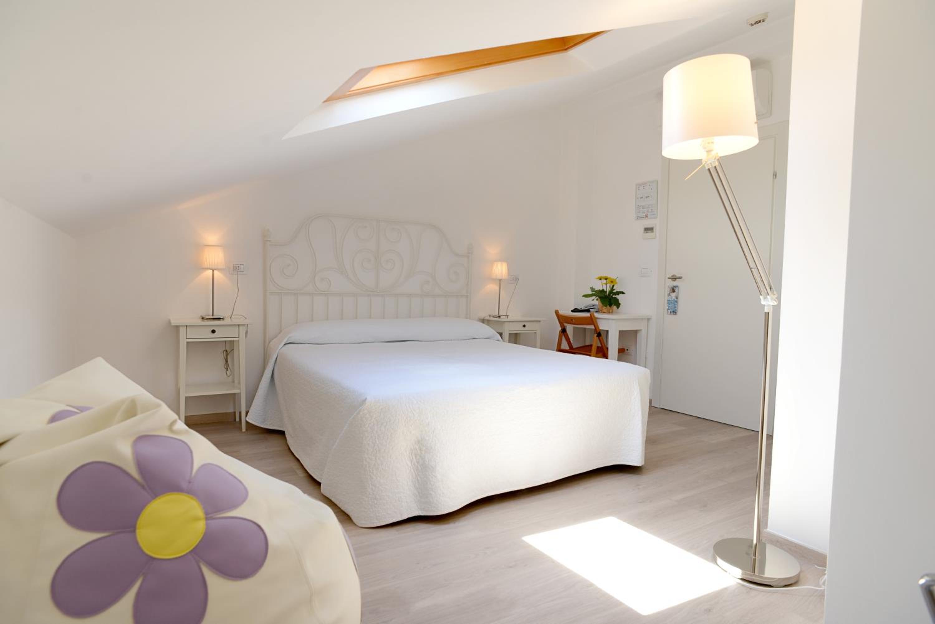 Double Room - Attic - Photo 3