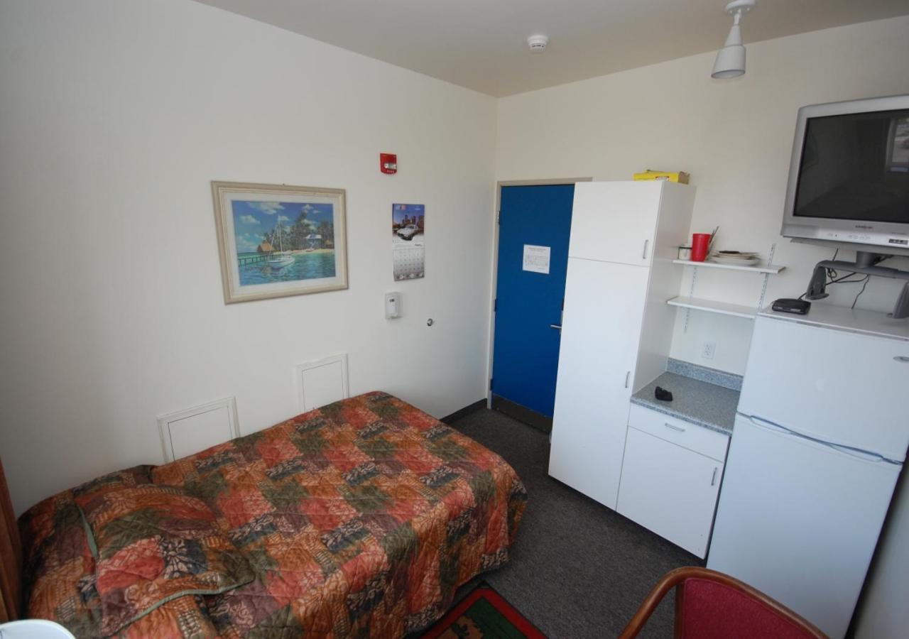 Standard Double Room - Shared Bathroom photo 2