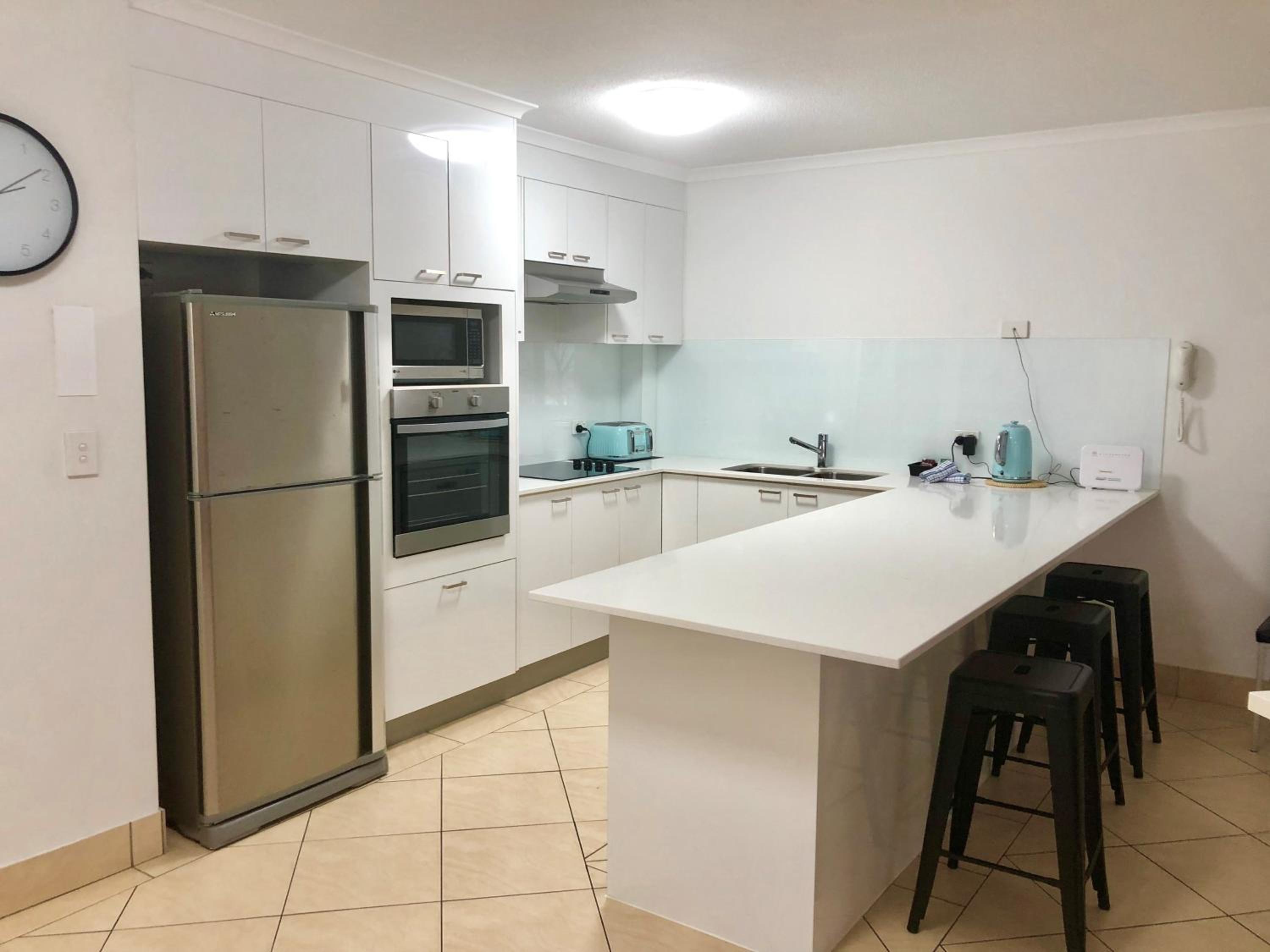 Two-Bedroom Apartment with Ocean View - Non-smoking - Photo 5