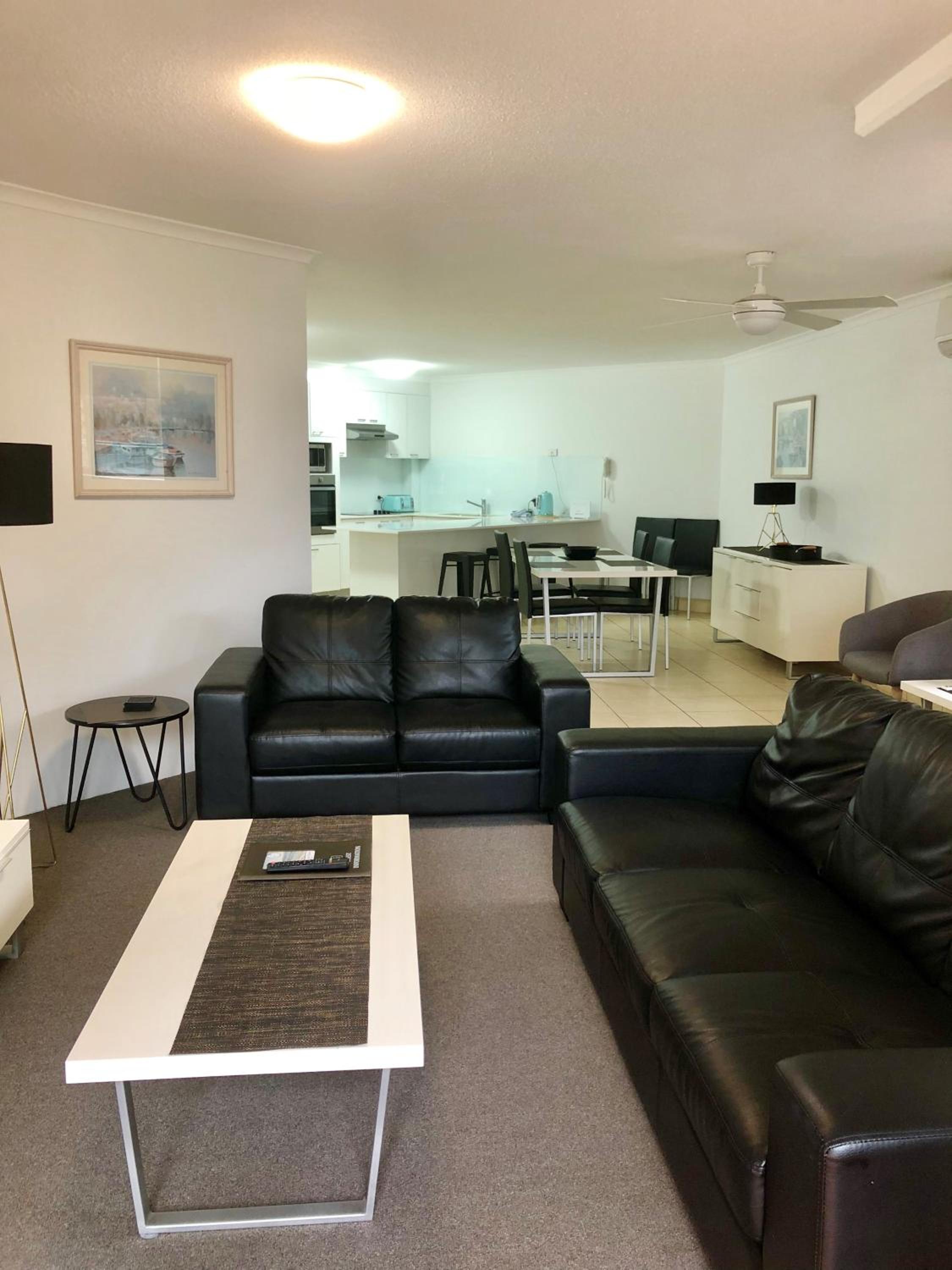 Two-Bedroom Apartment with Ocean View - Non-smoking - Photo 4