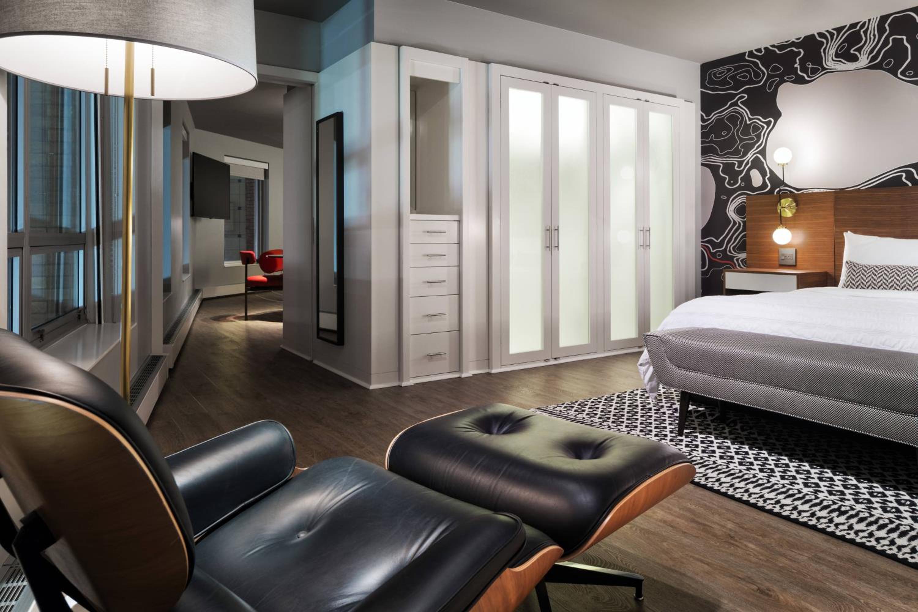 One-Bedroom Suite - Photo 6