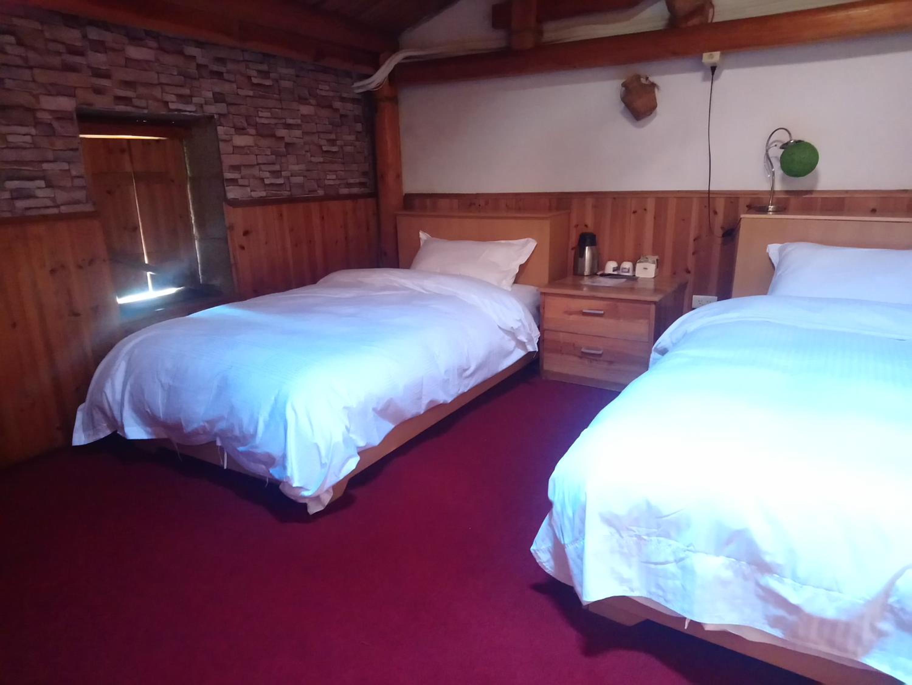 Standard Twin Room with Shared Bathroom photo 2