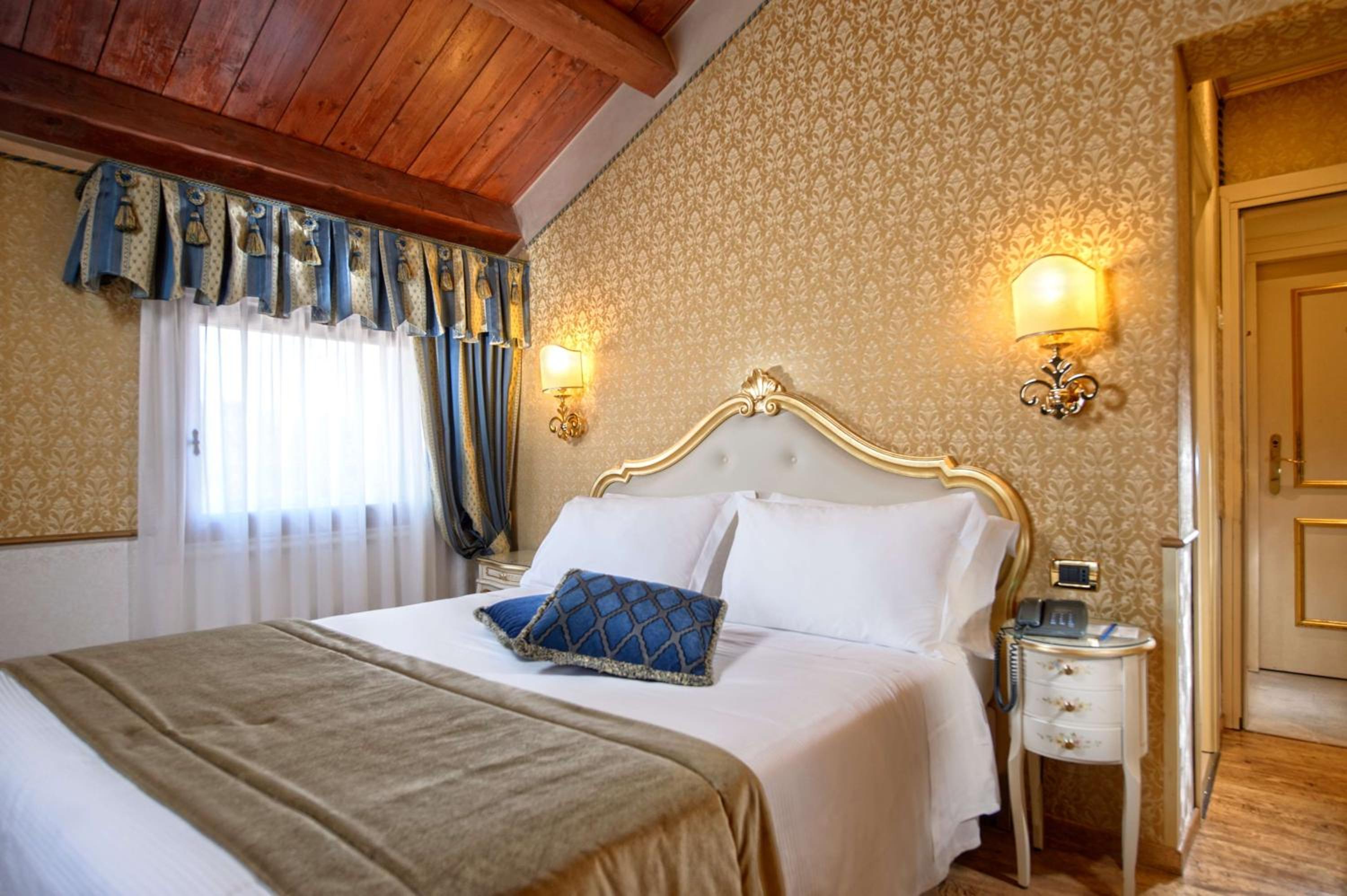 Classic Queen Room