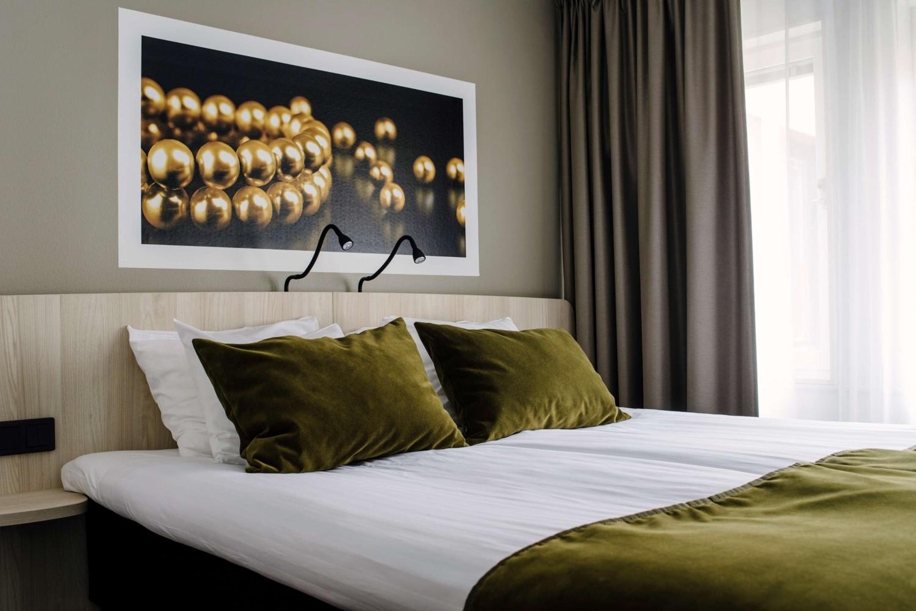Available room thumbnail 6