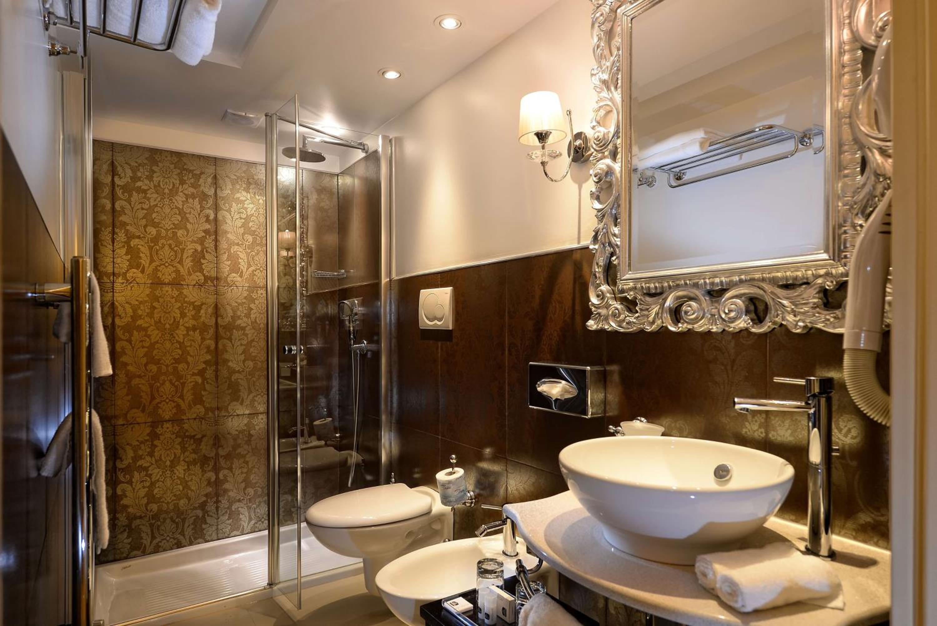 Classic Queen Room
