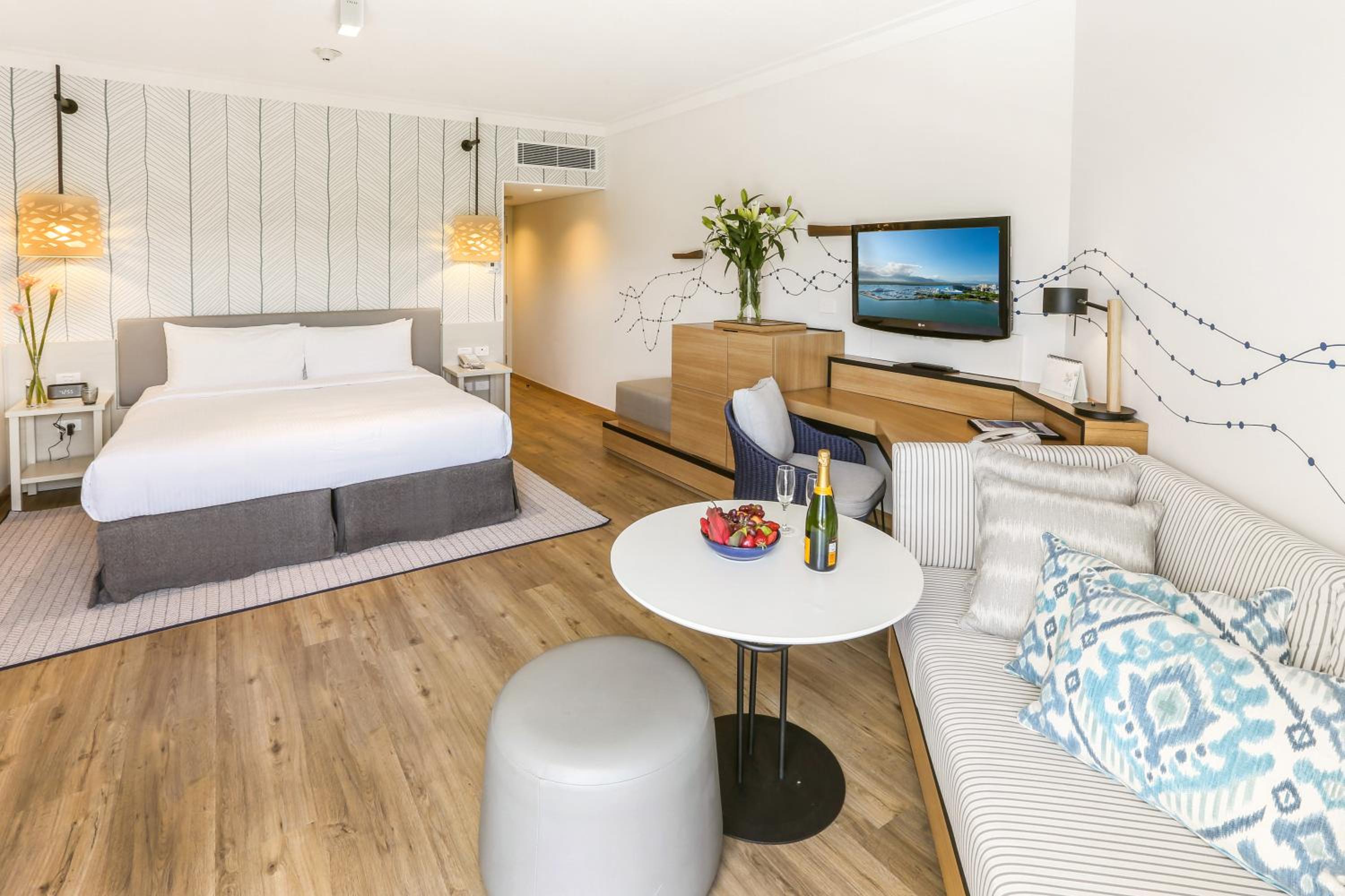 Deluxe Room with Sea View - Photo 7