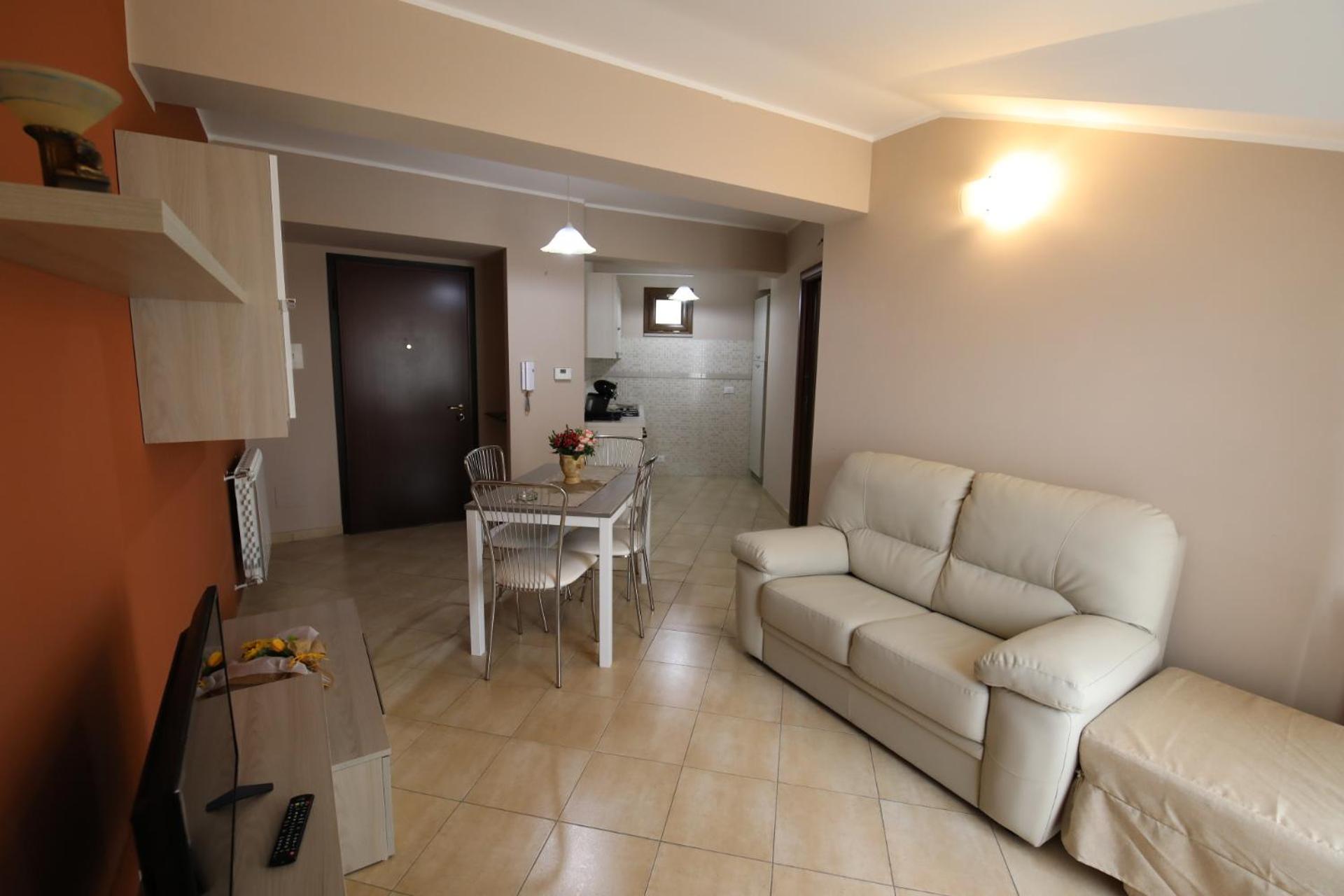 One-Bedroom Apartment - Photo 3