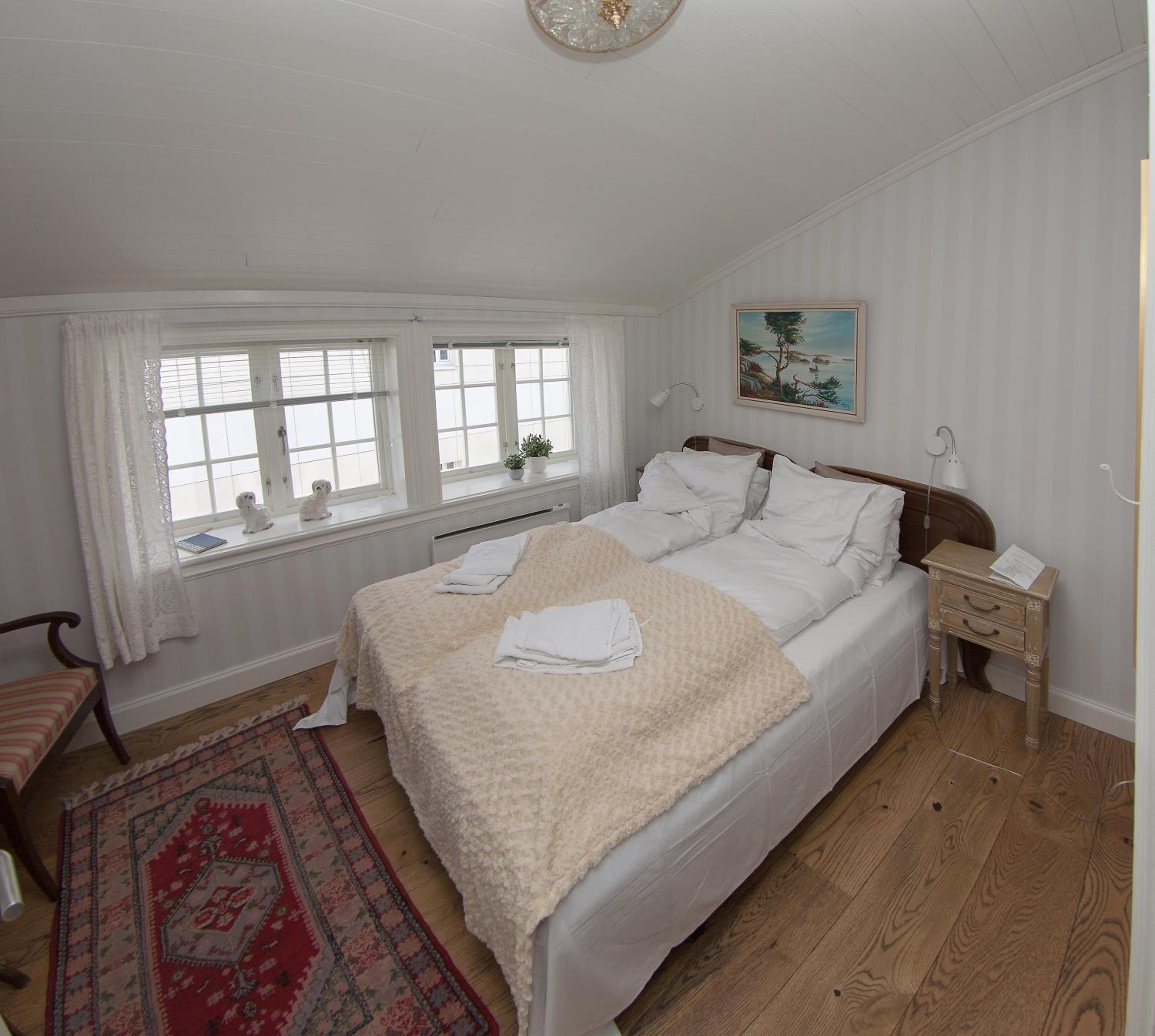 Double or Twin Room with Private External Bathroom - Photo 3
