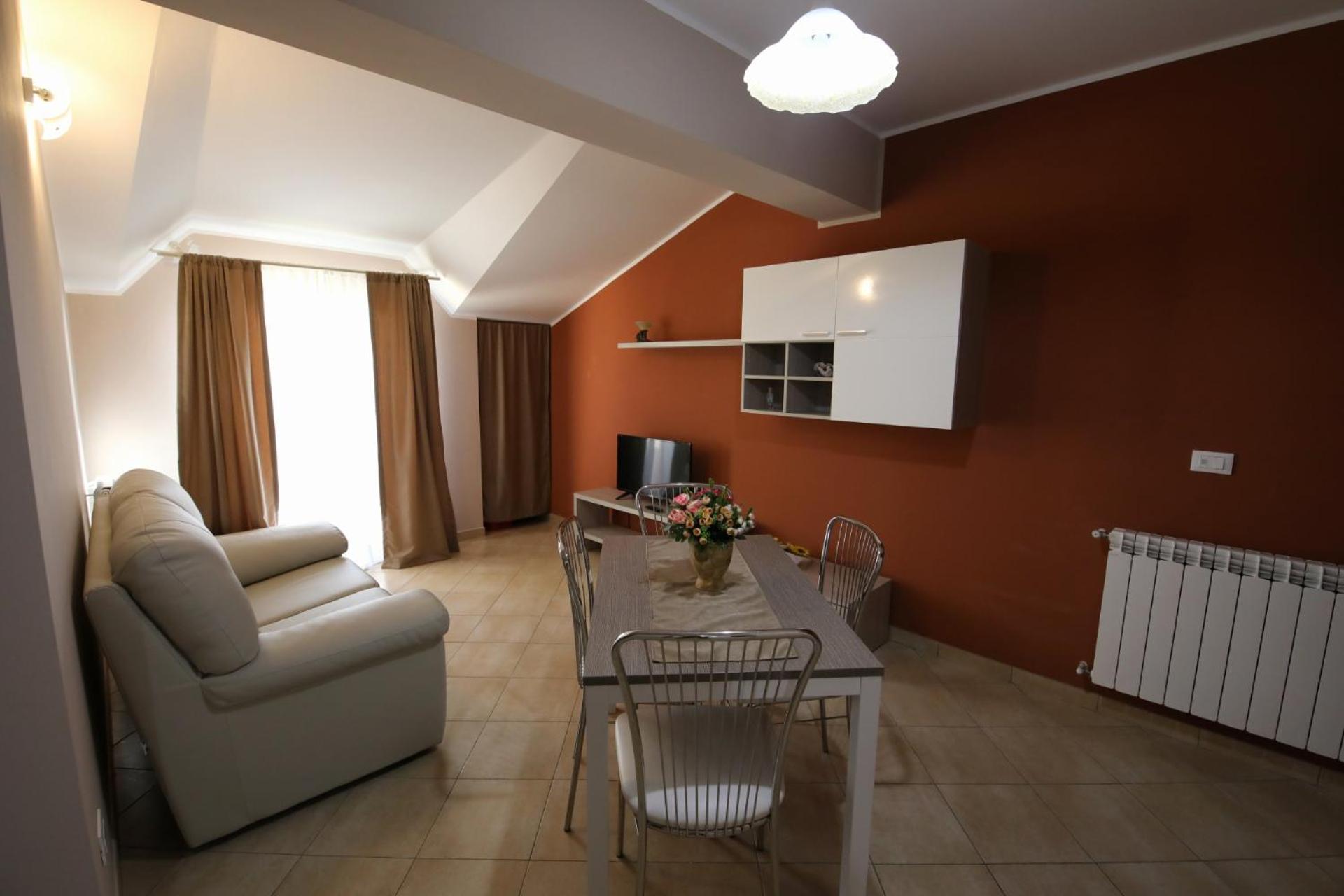 One-Bedroom Apartment - Photo 4