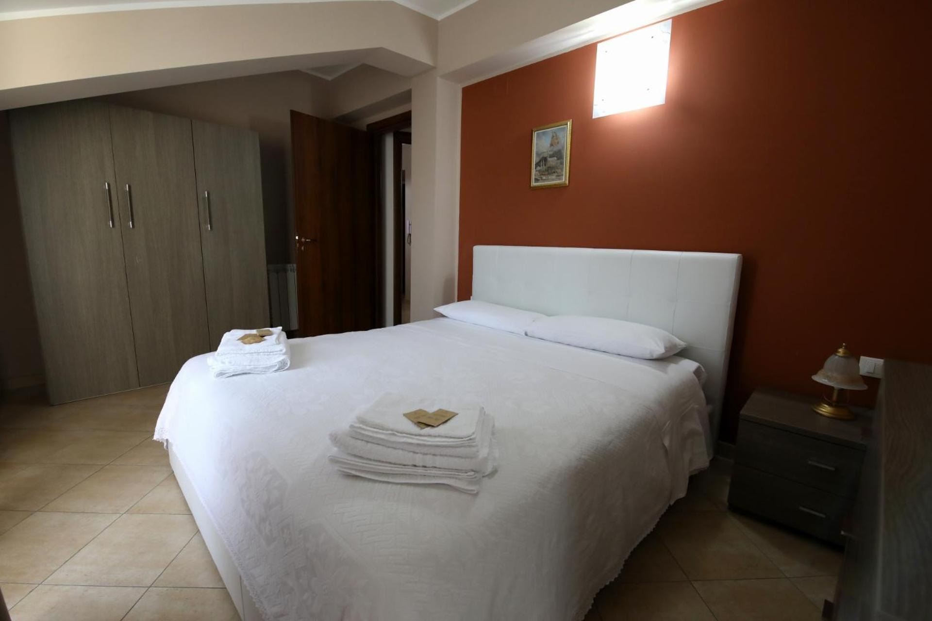 One-Bedroom Apartment - Photo 8