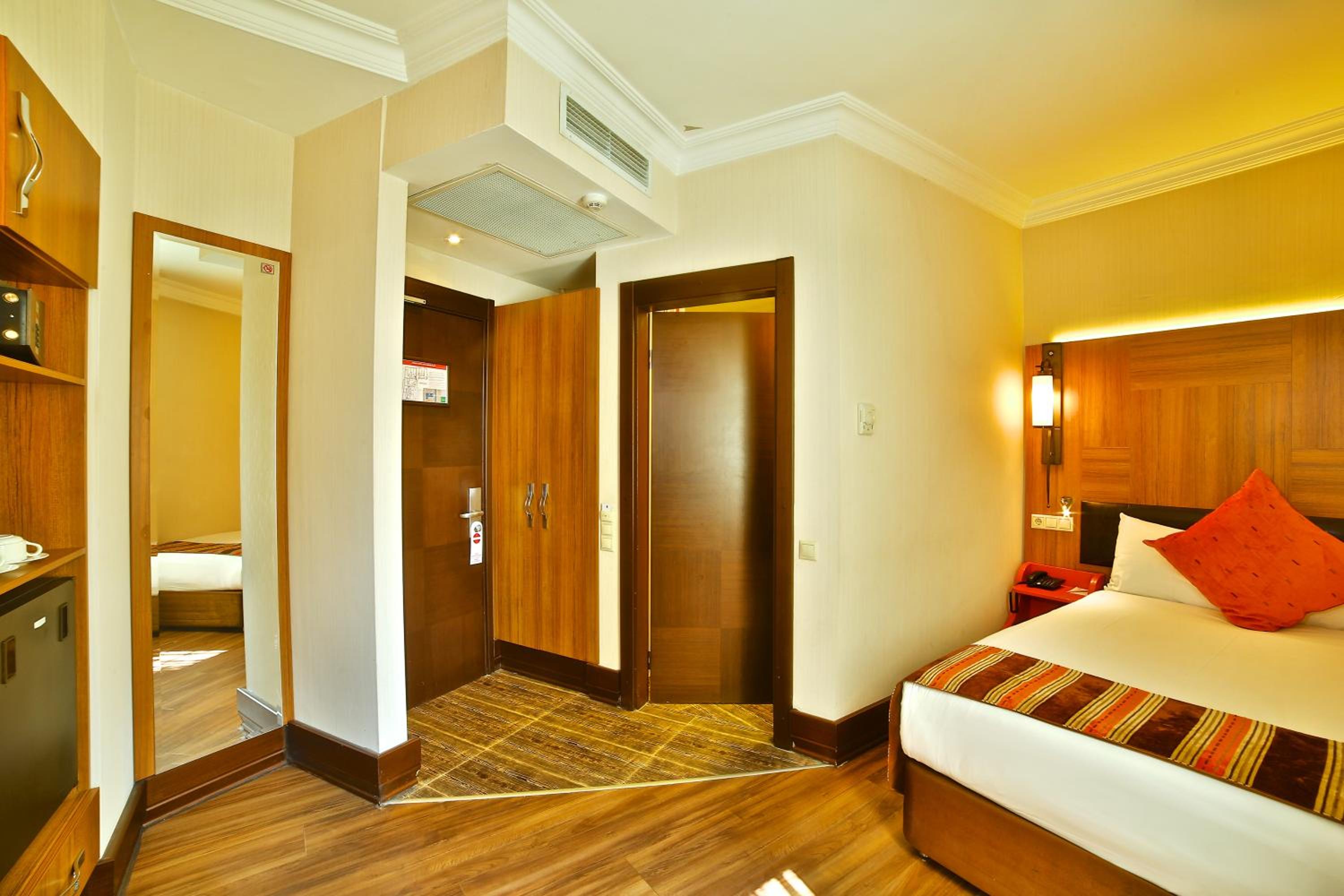 Superior Single Room photo 3