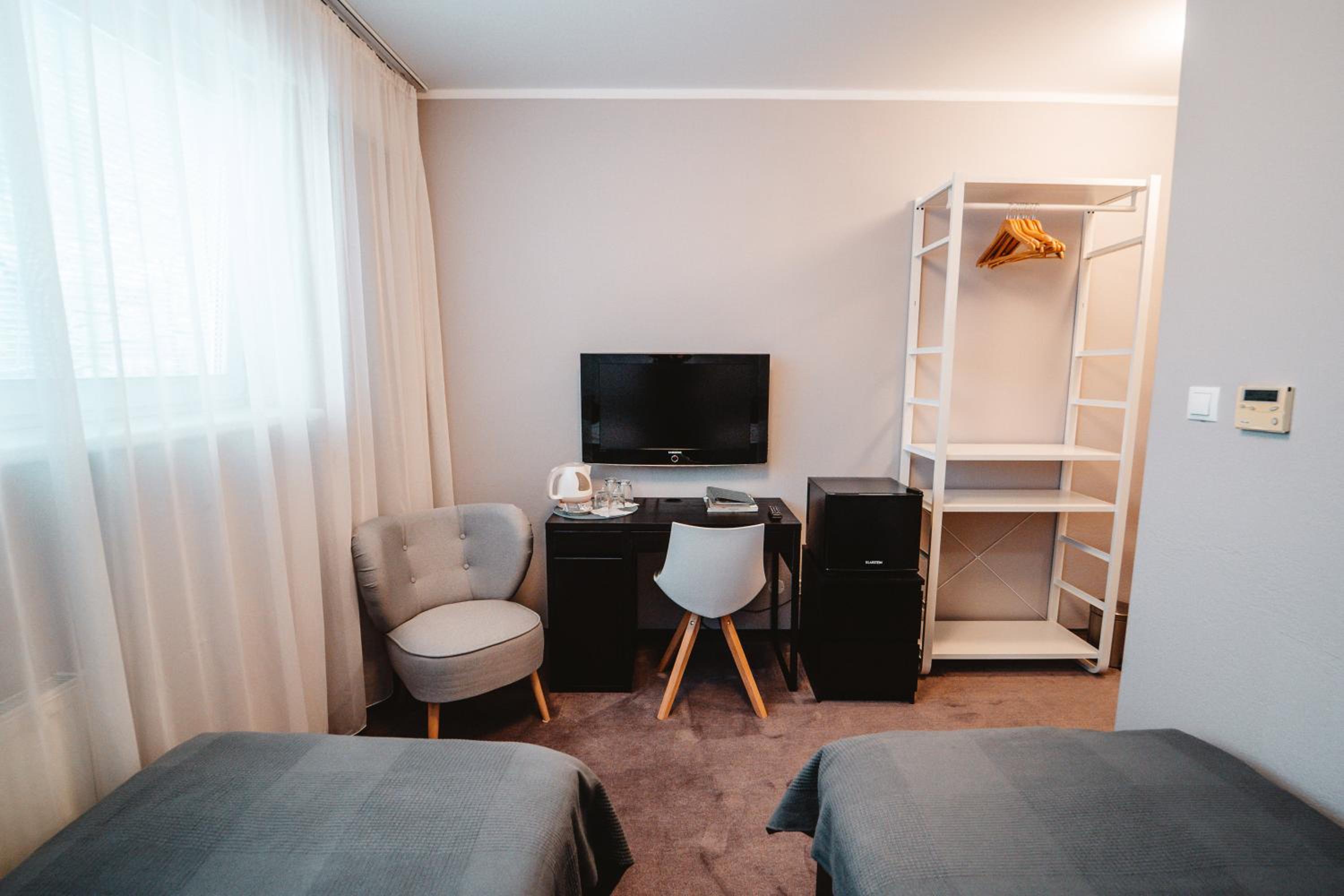 Twin Room with Private Bathroom photo 3