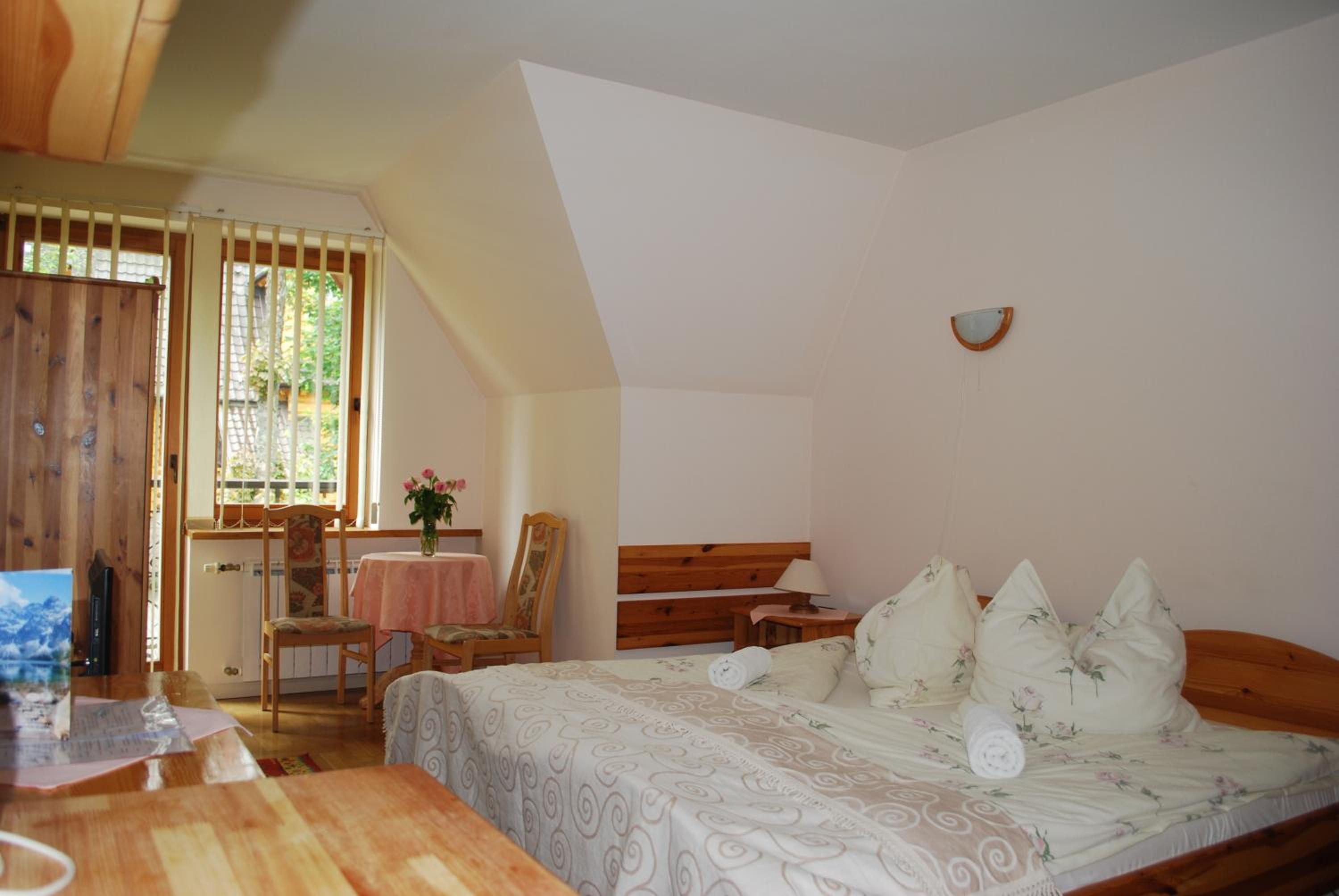 Double Room - Photo 8