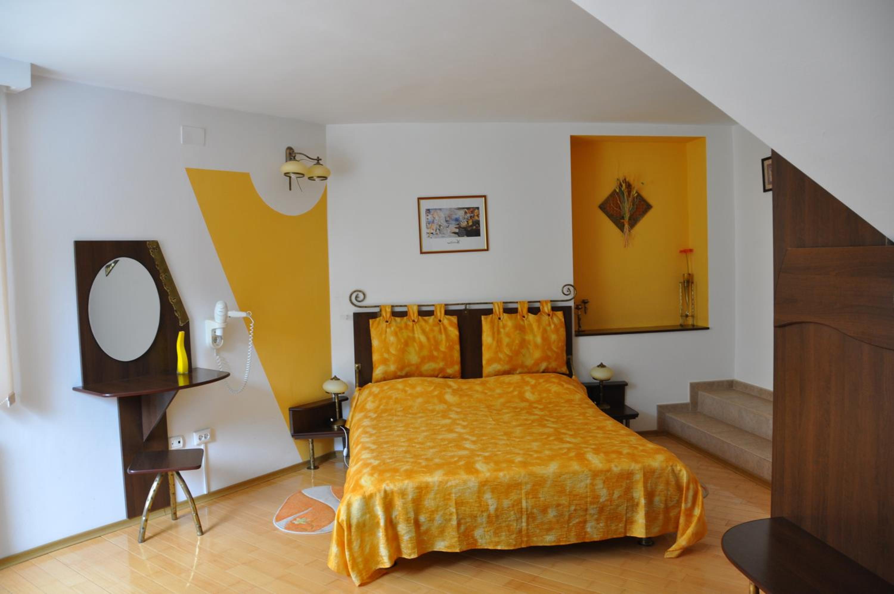 Double Room - Photo 7