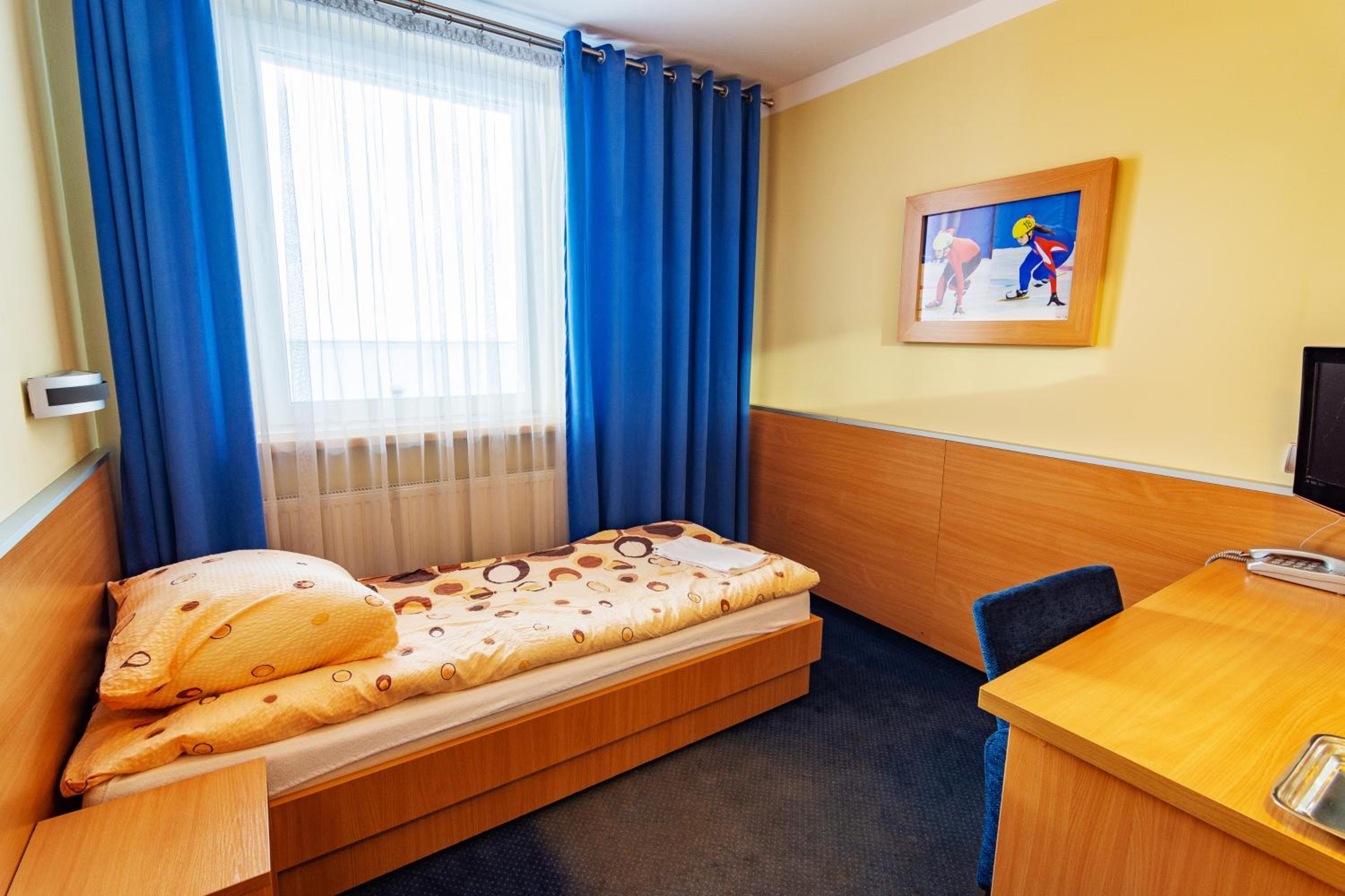 Single Room with Private Bathroom photo 2