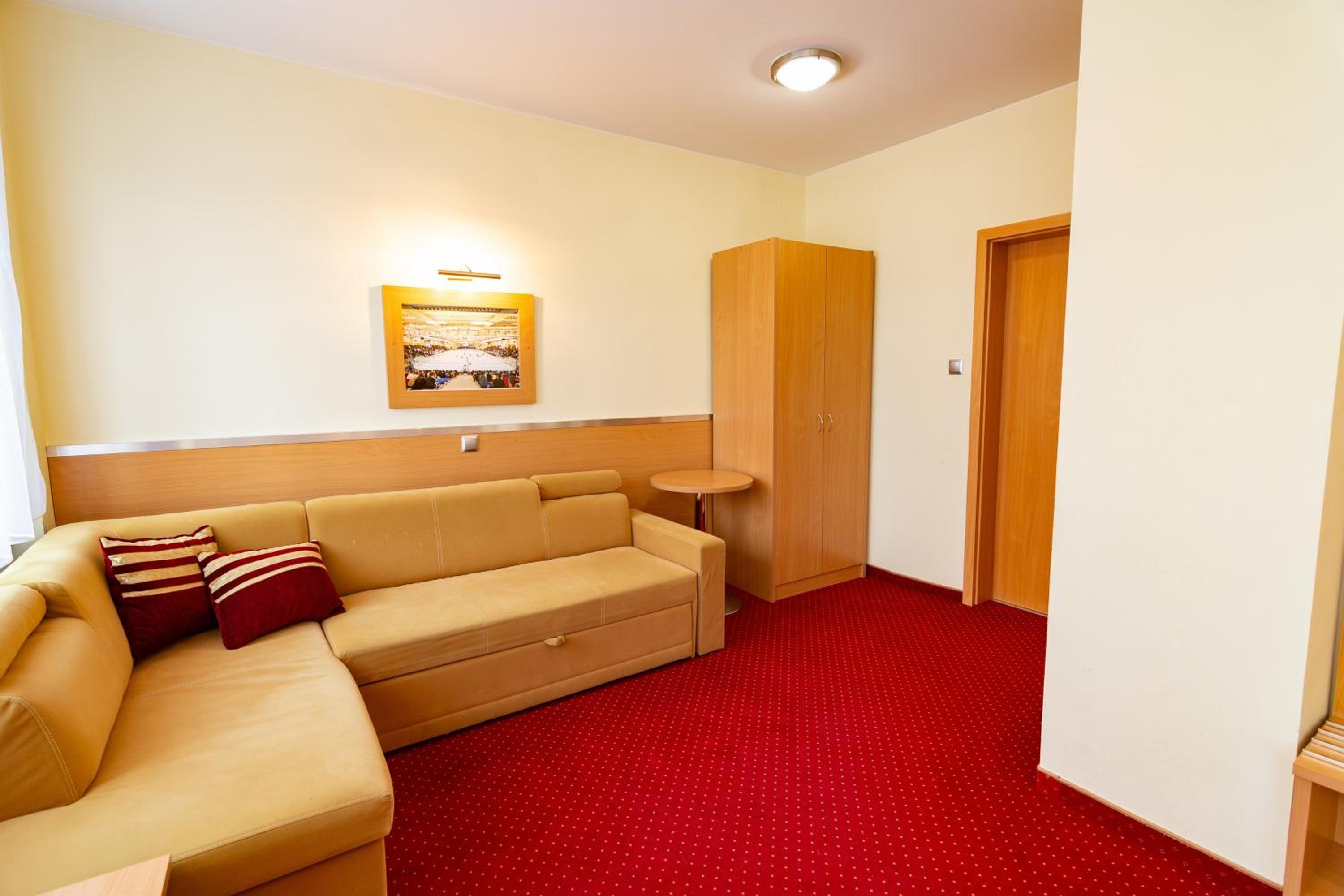 Twin Room with Private Bathroom photo 3