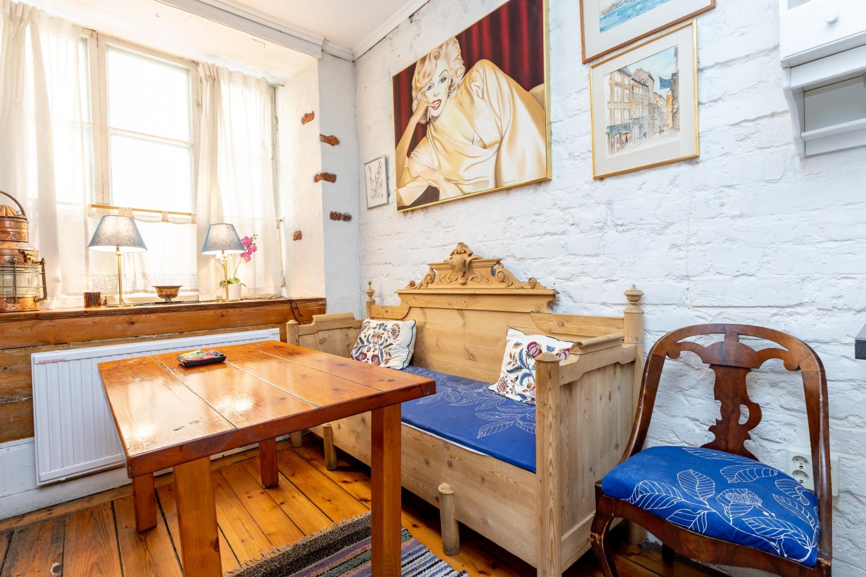 Standard One-Bedroom Apartment thumbnail 6