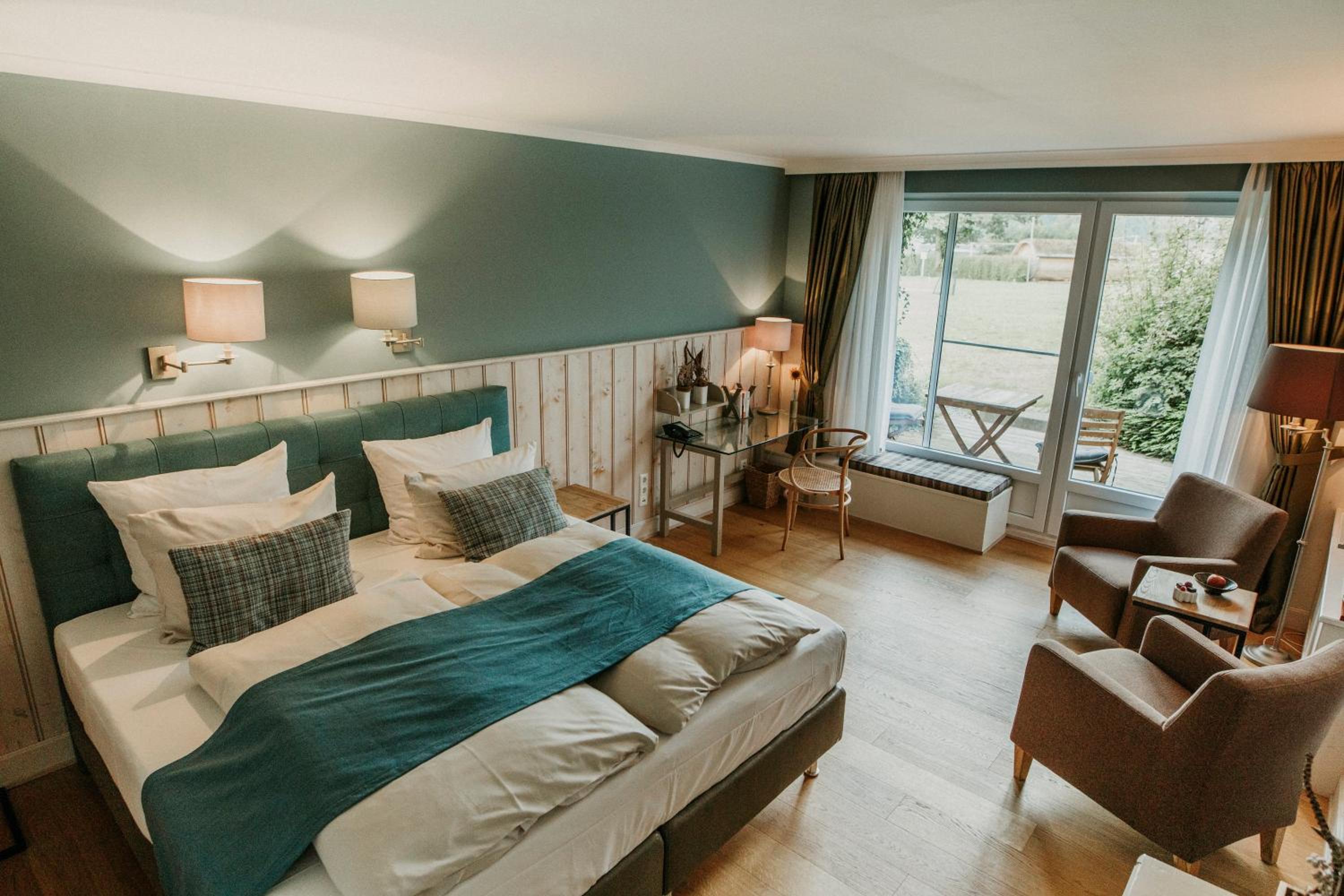 Junior Suite with Lake View - Photo 1