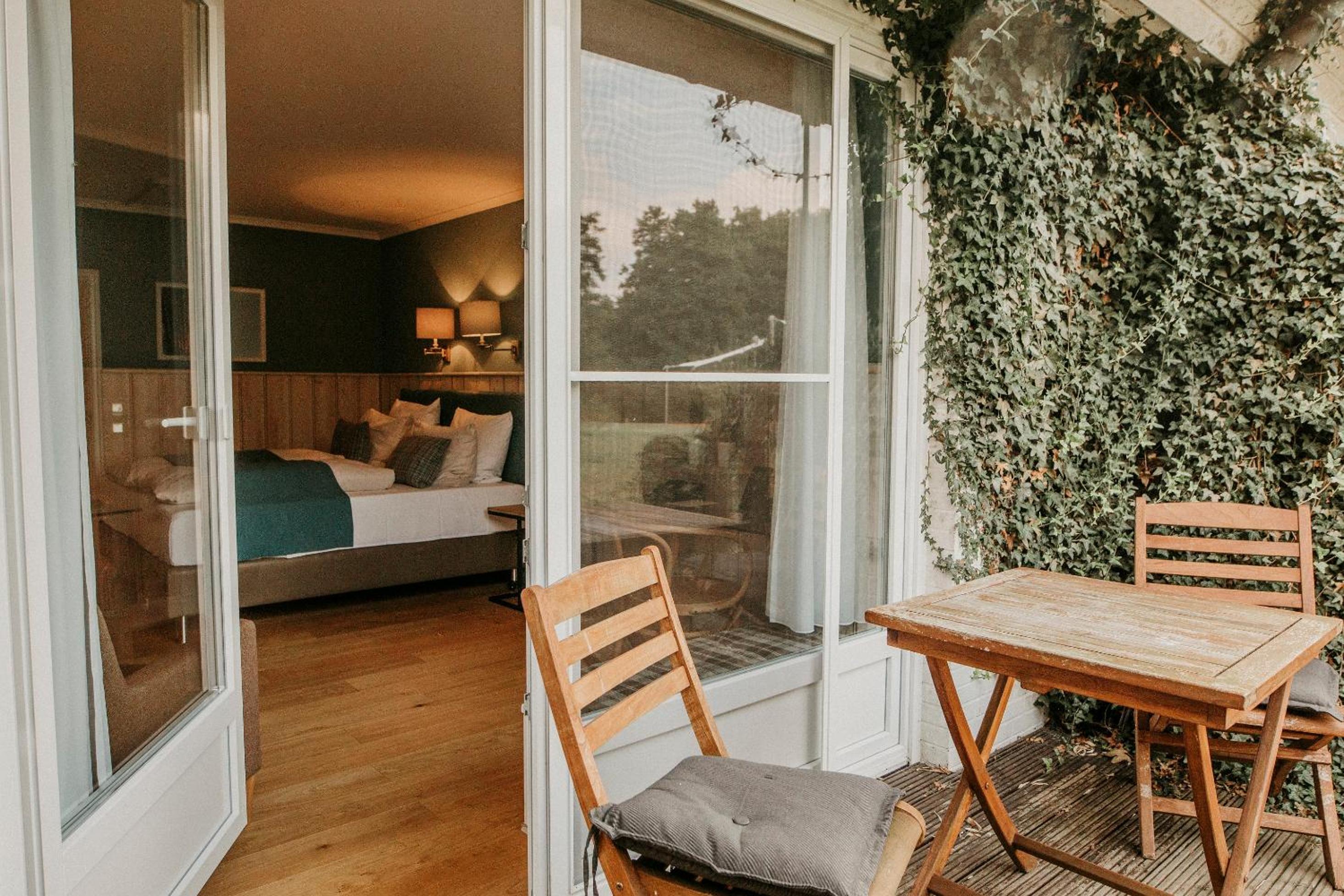 Junior Suite with Lake View - Photo 2