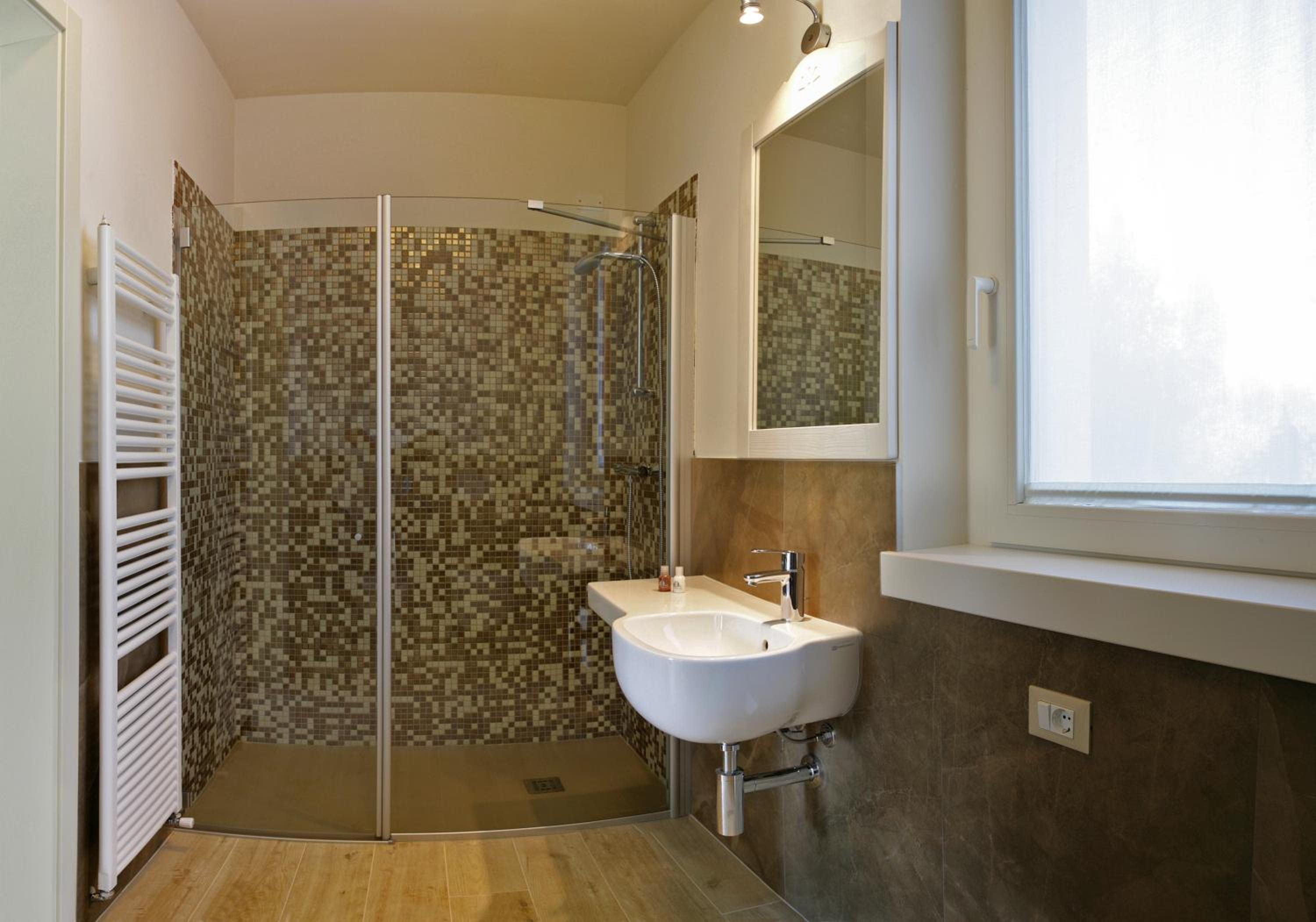 Double Room with Lake View - Photo 2