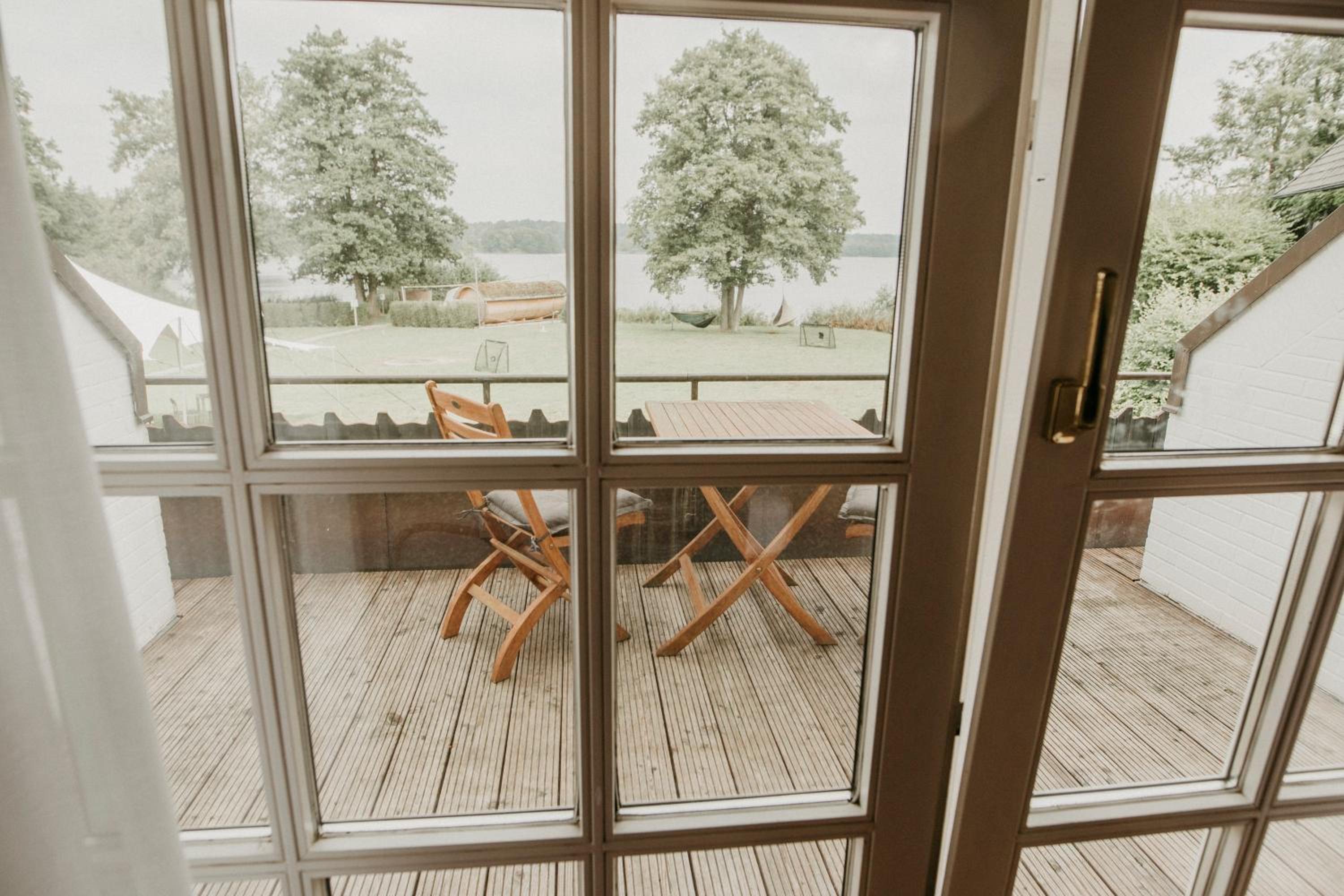 Standard Double Room with Lake View - Photo 2