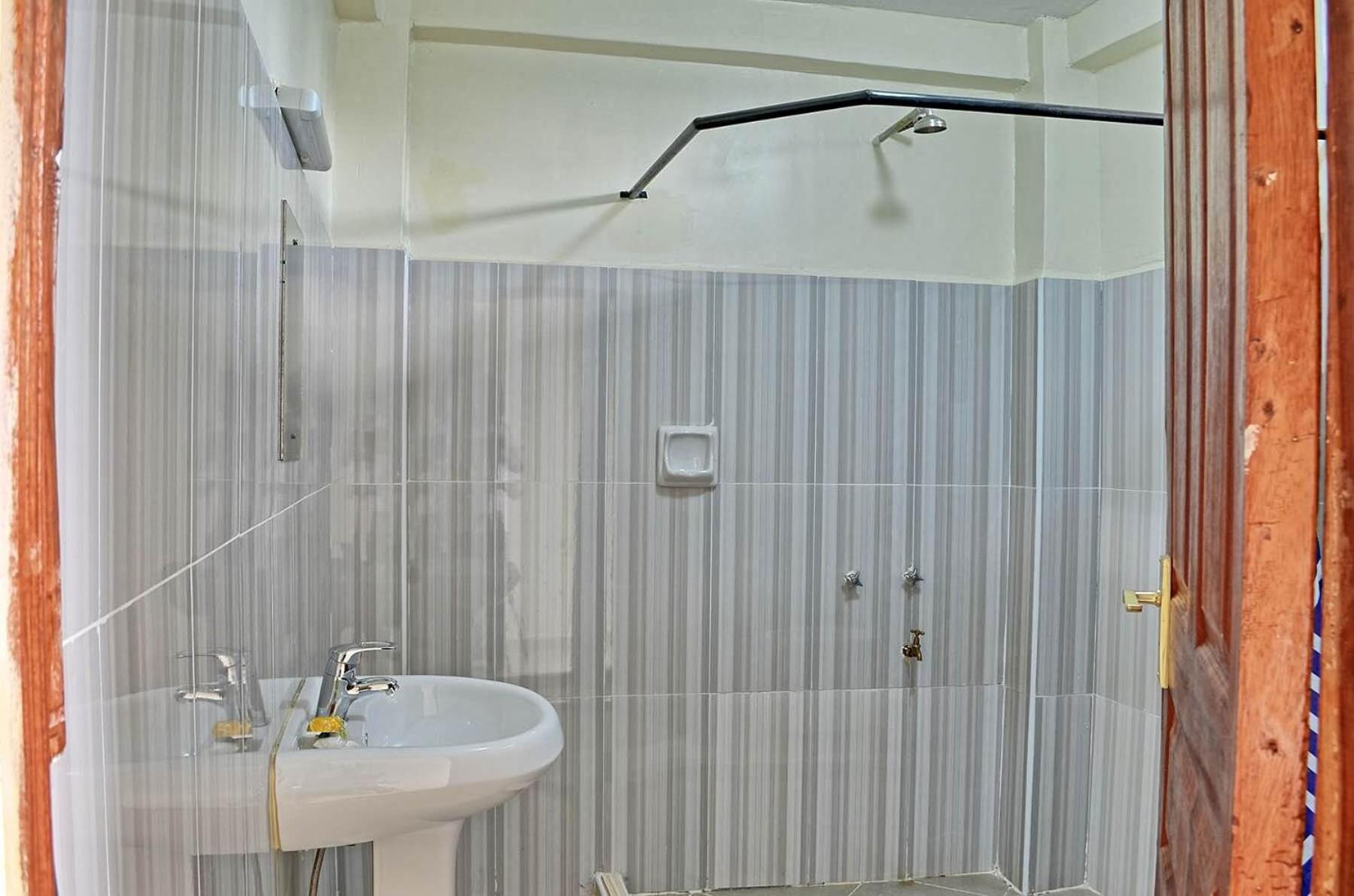 Standard Twin Room - Photo 4