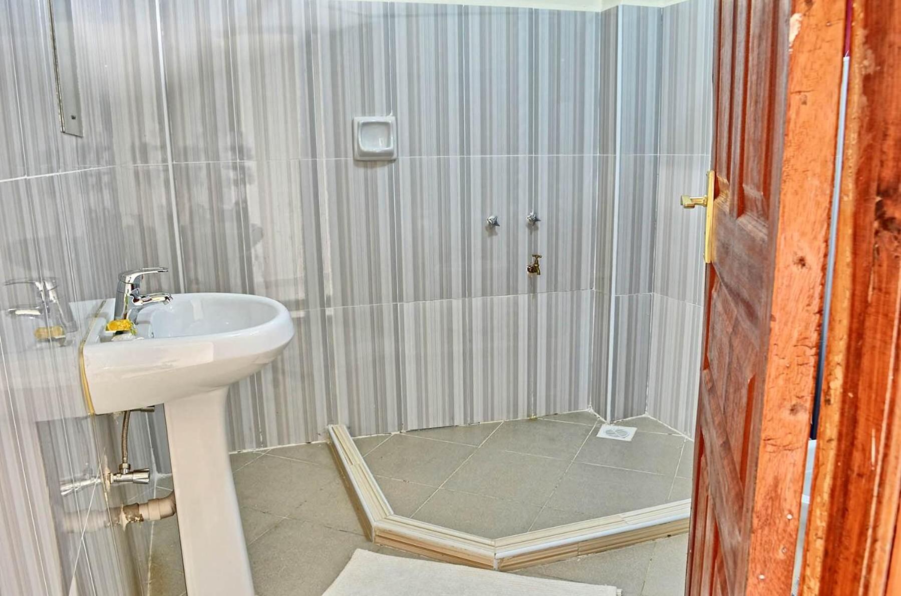 Standard Twin Room - Photo 5