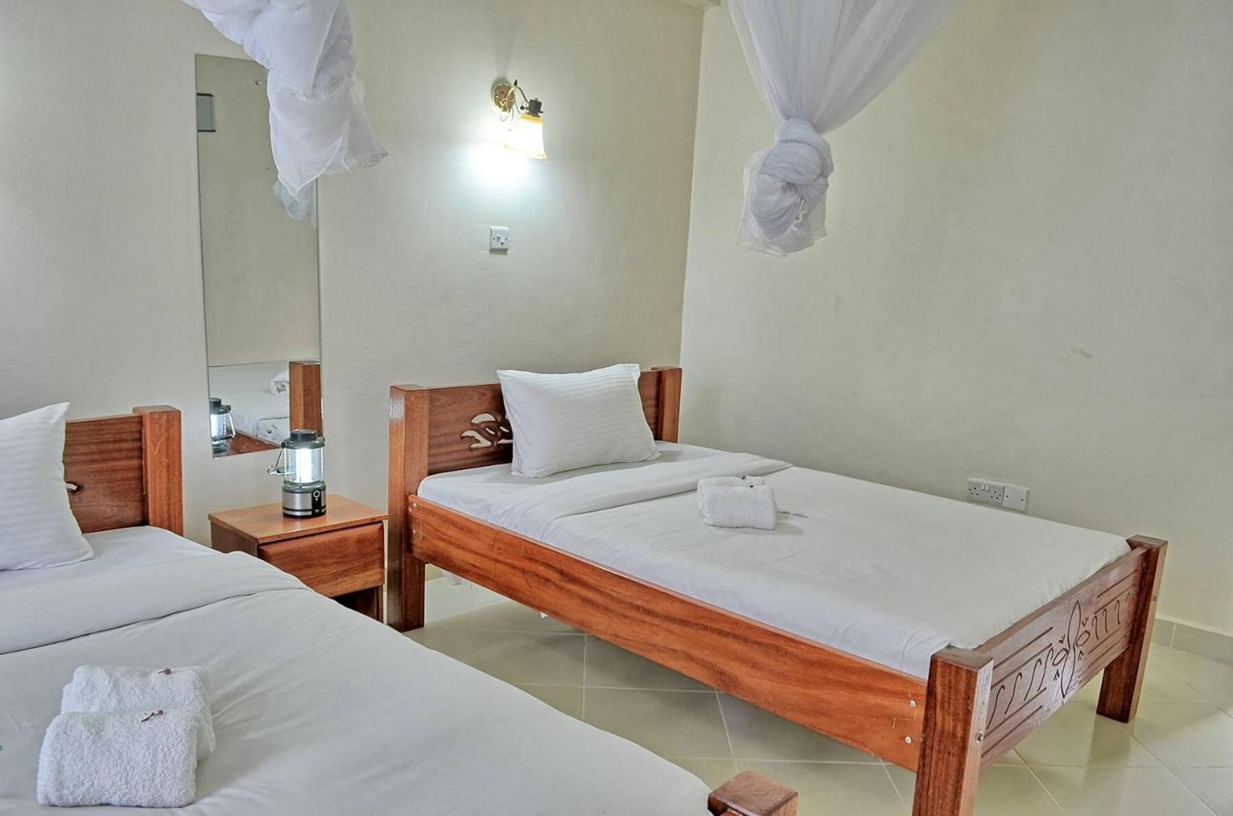 Standard Twin Room - Photo 2