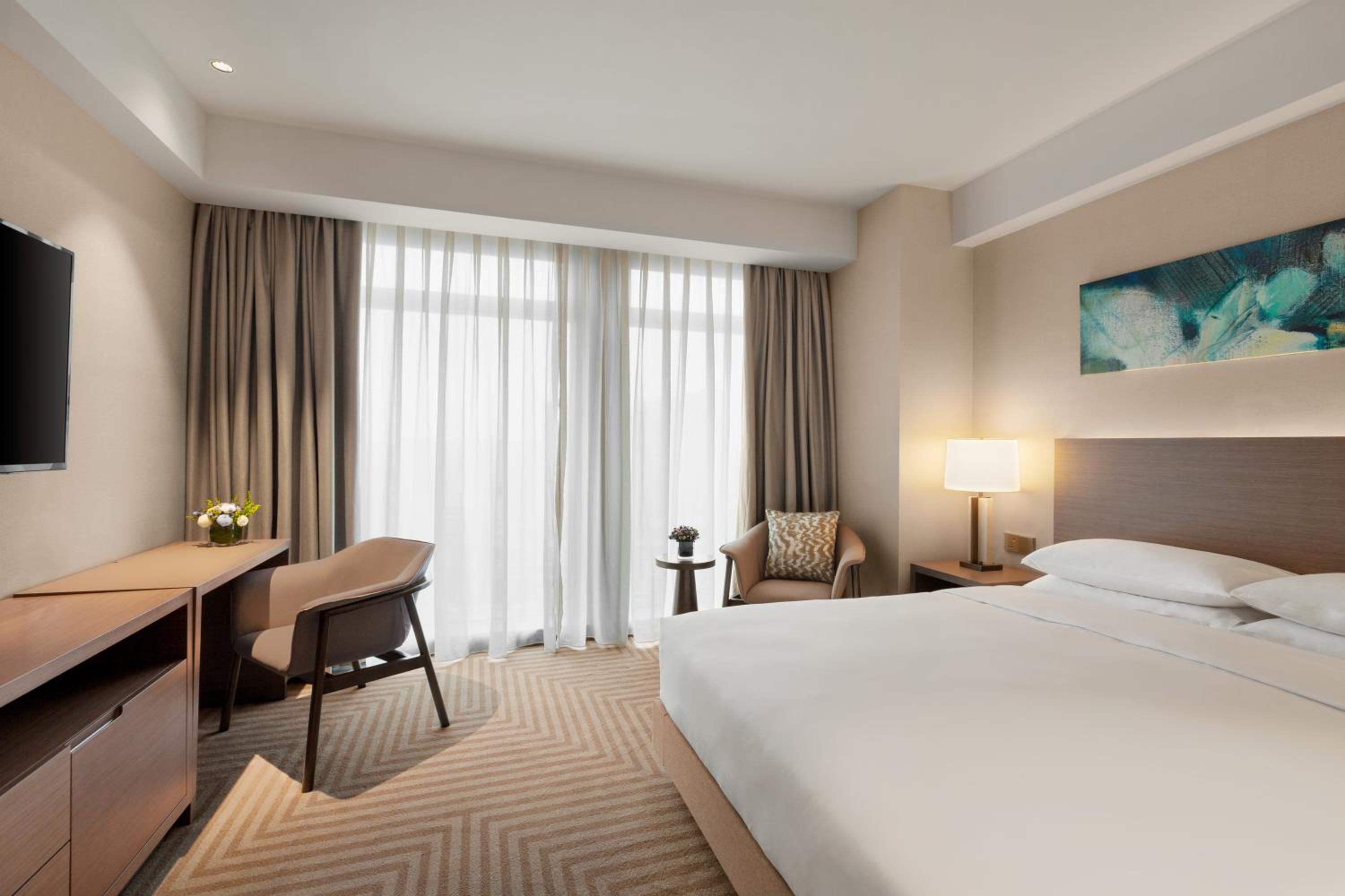 King Suite with Sofa Bed and Kitchen photo 3
