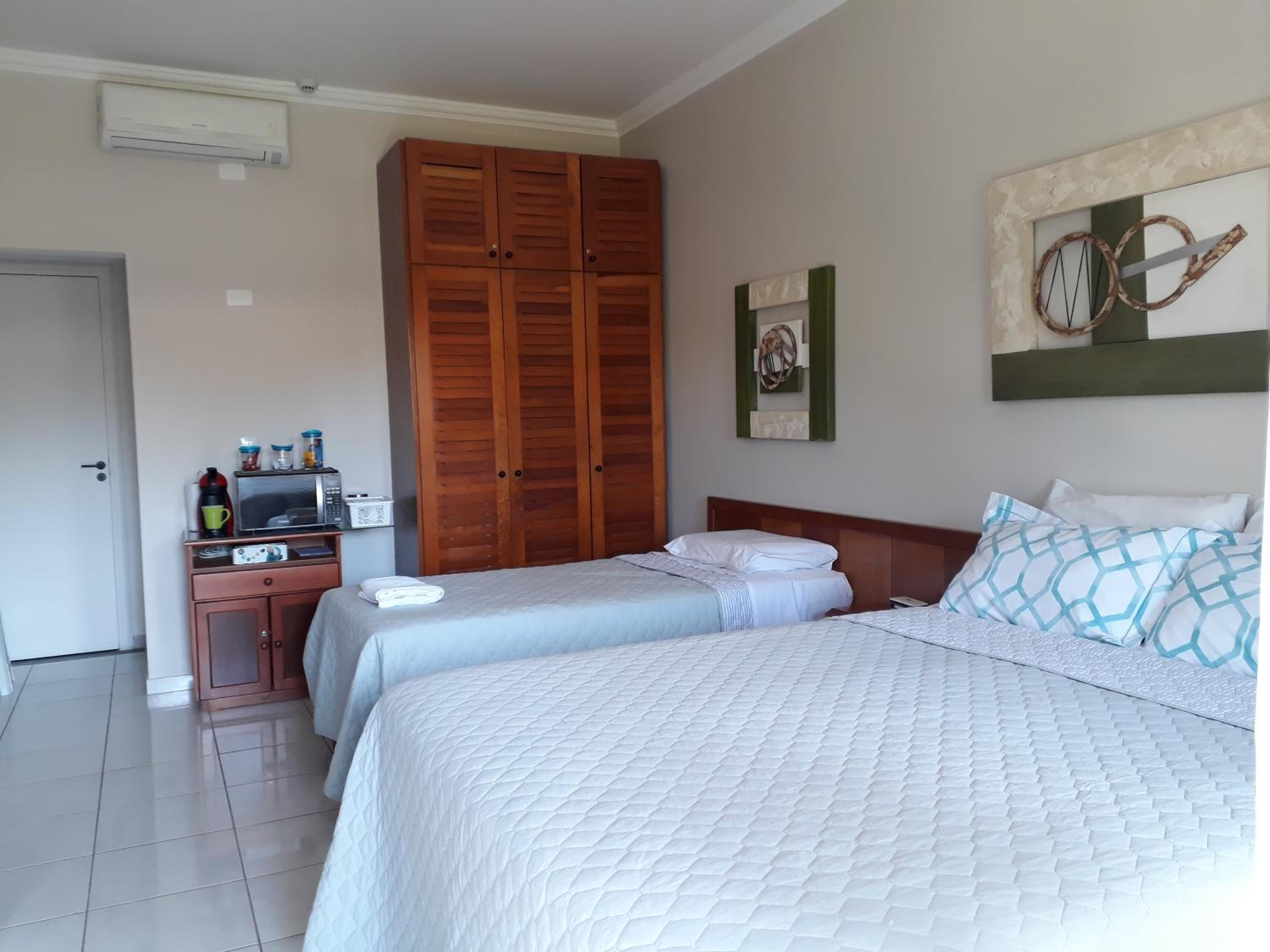 Quadruple Room with Private Bathroom photo 1