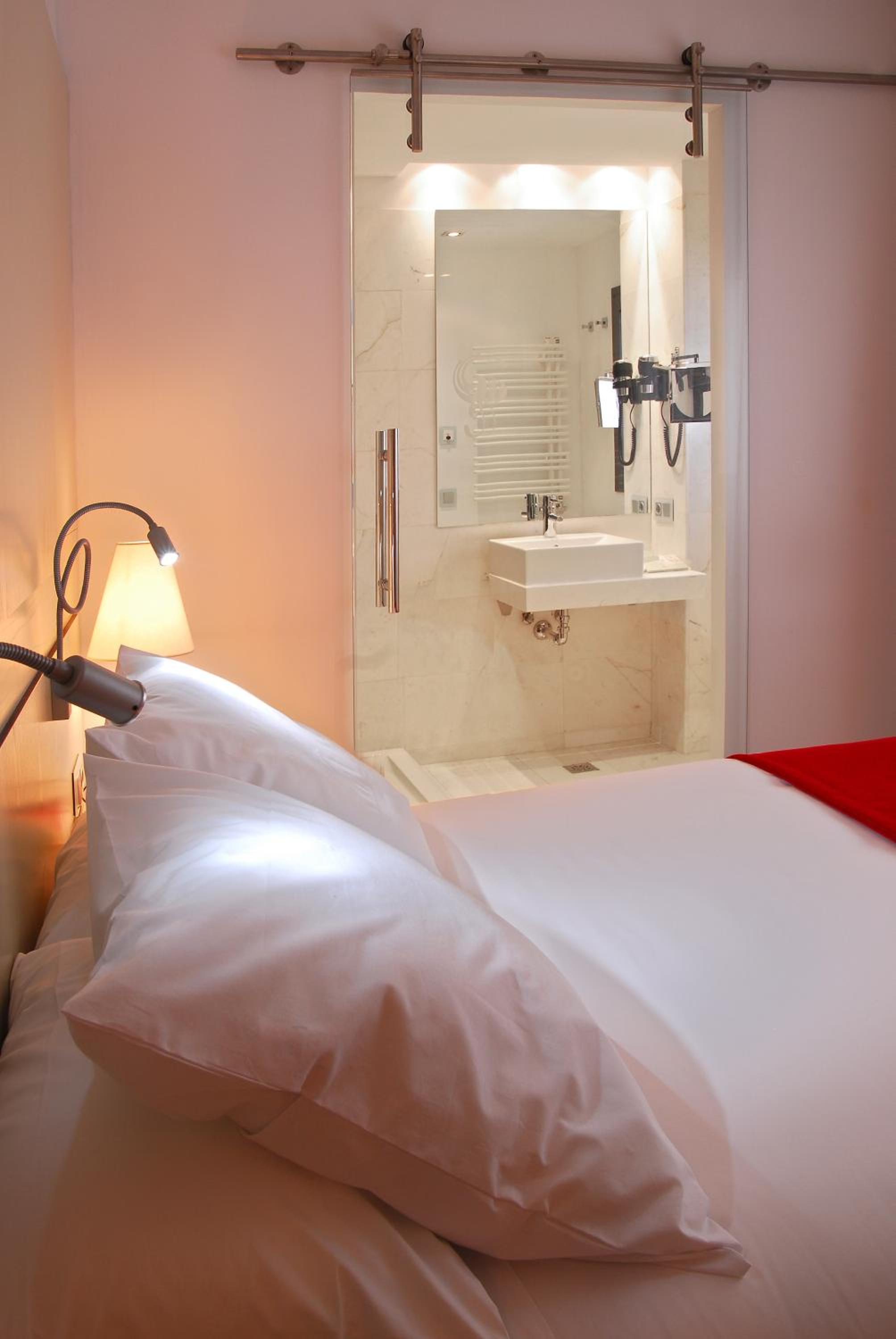 Basic Single Room photo 2