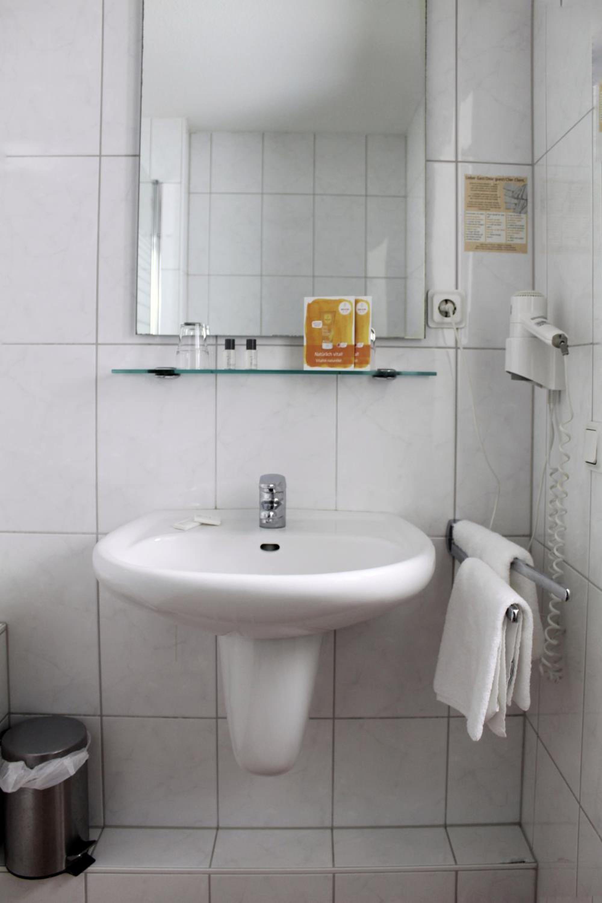 Single Room photo 3