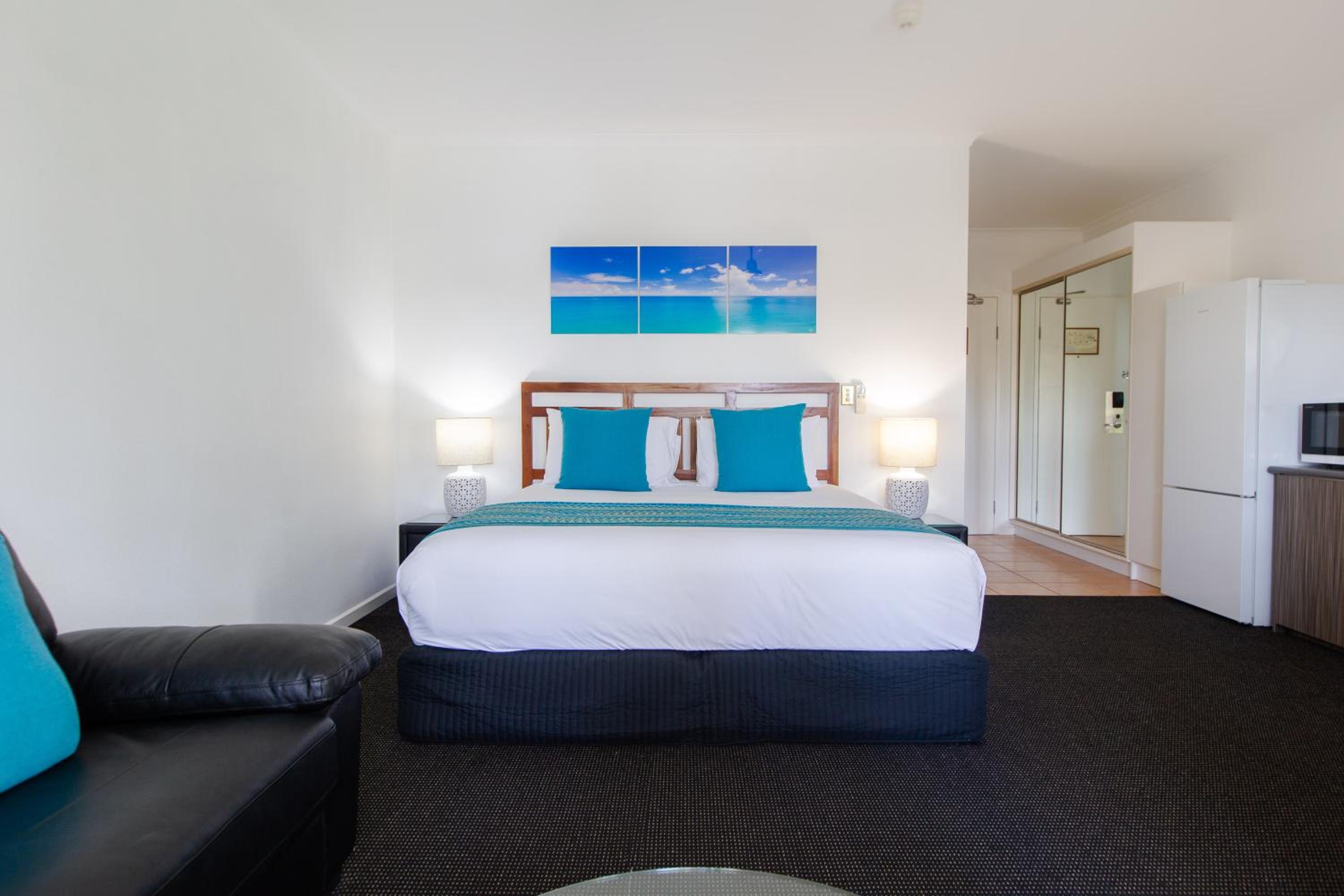 Deluxe King Room photo 2