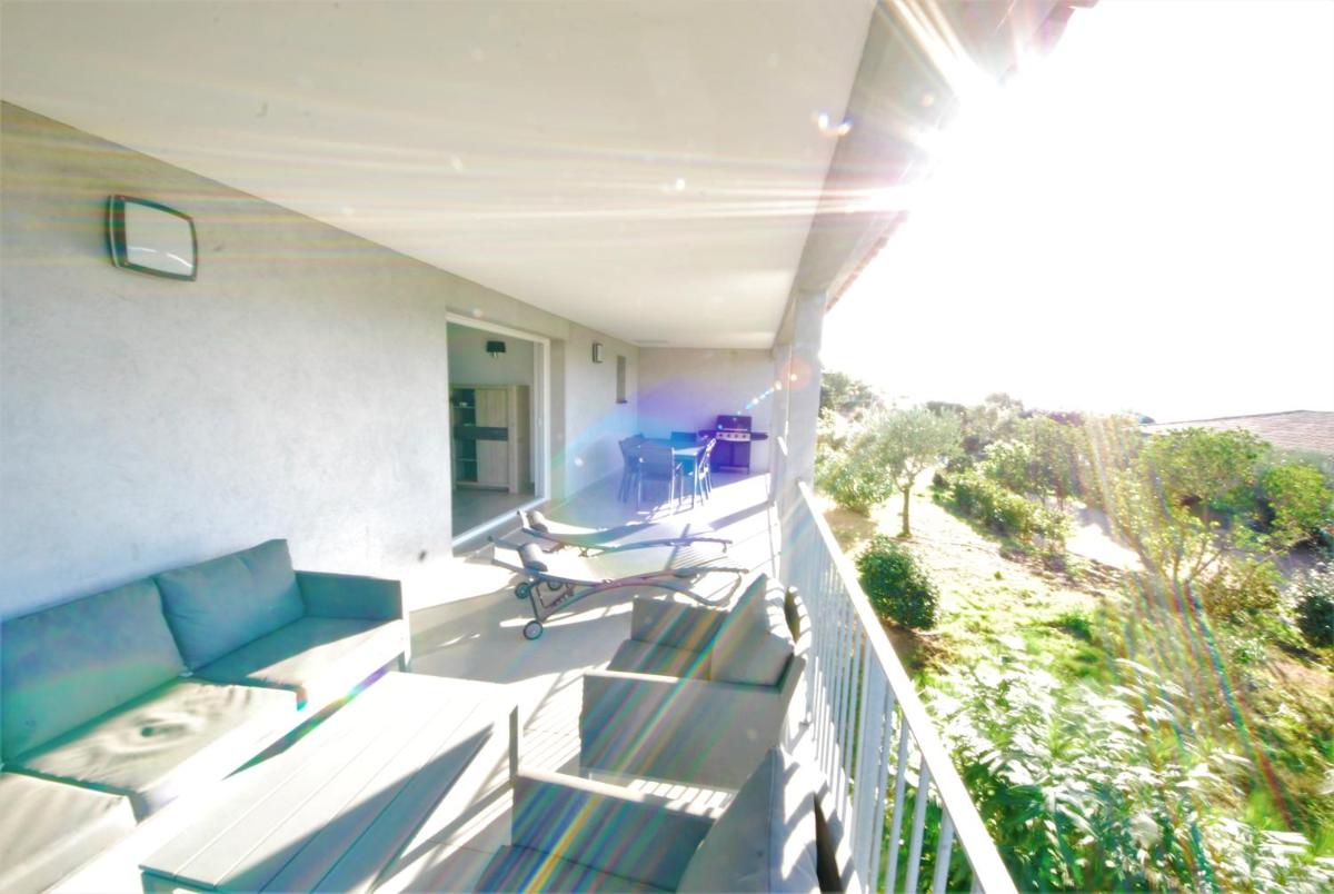 Three-Bedroom Apartment with 2 bathrooms - Park 2 photo 3