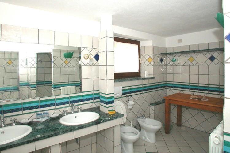 Four-Bedroom Apartment photo 2