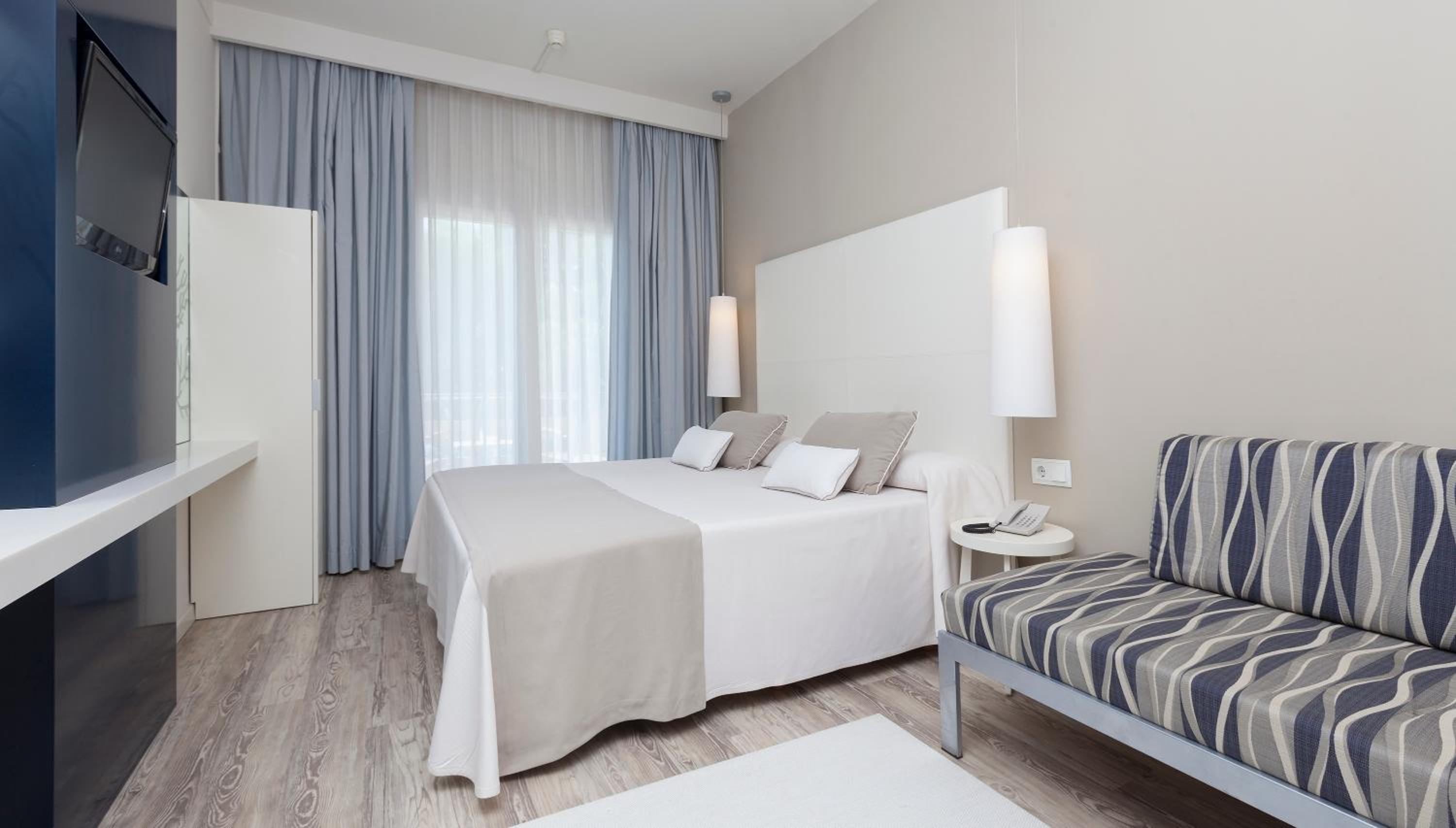 Standard Double or Twin Room - Photo 2