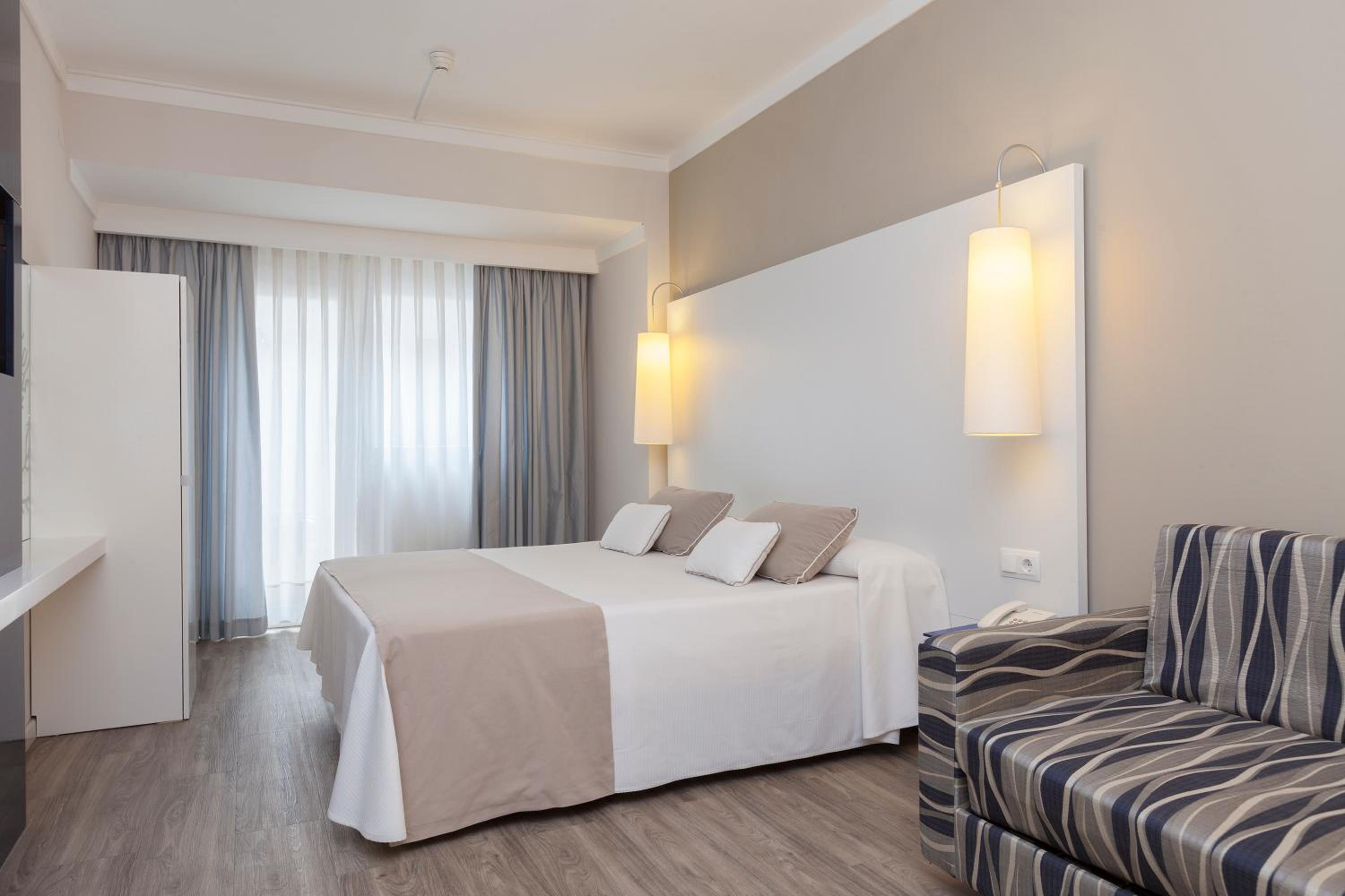 Basic Double or Twin Room - Photo 1