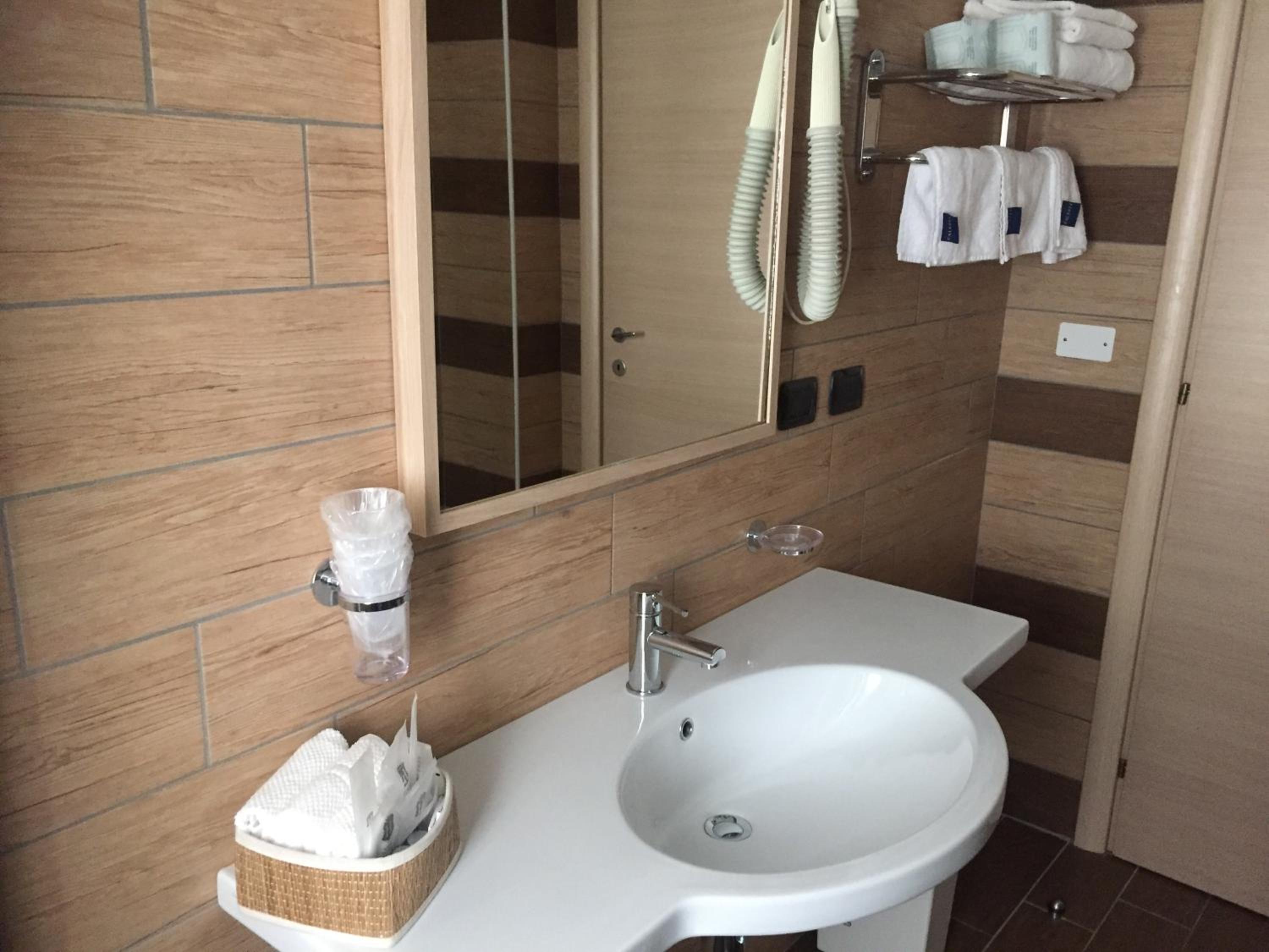 Triple Room - Photo 6