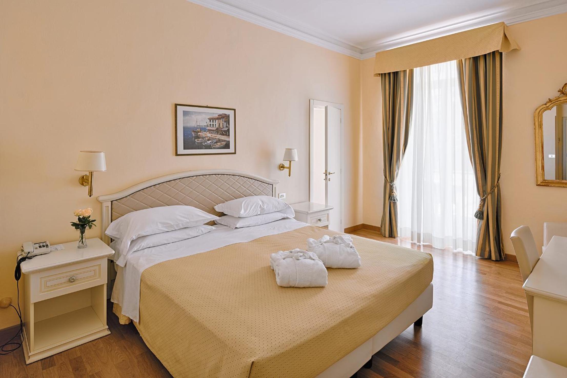 Deluxe Double Room with Sea Side  - Photo 23