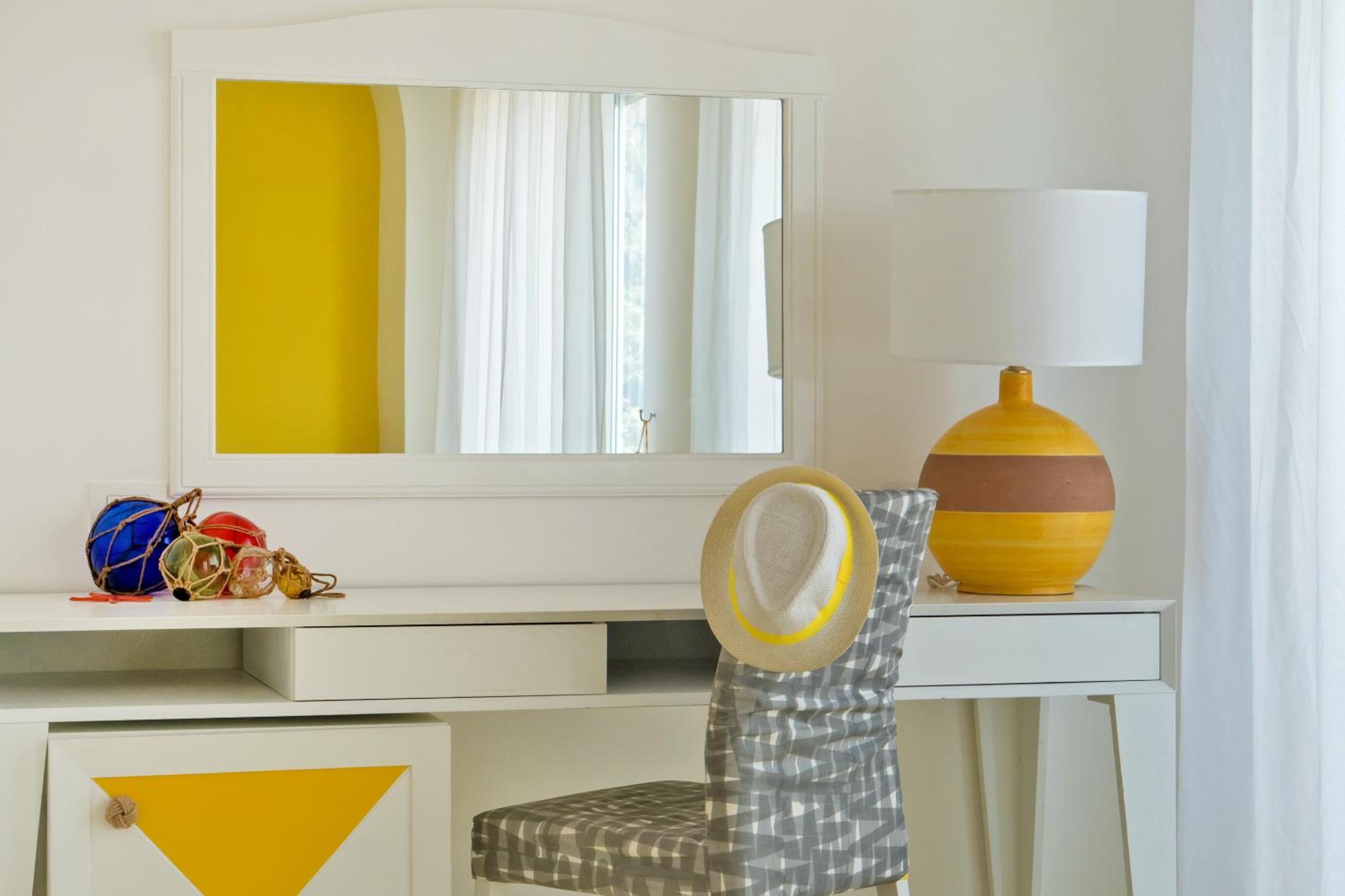 Junior Suite with Sea View and two Balconies - Photo 8