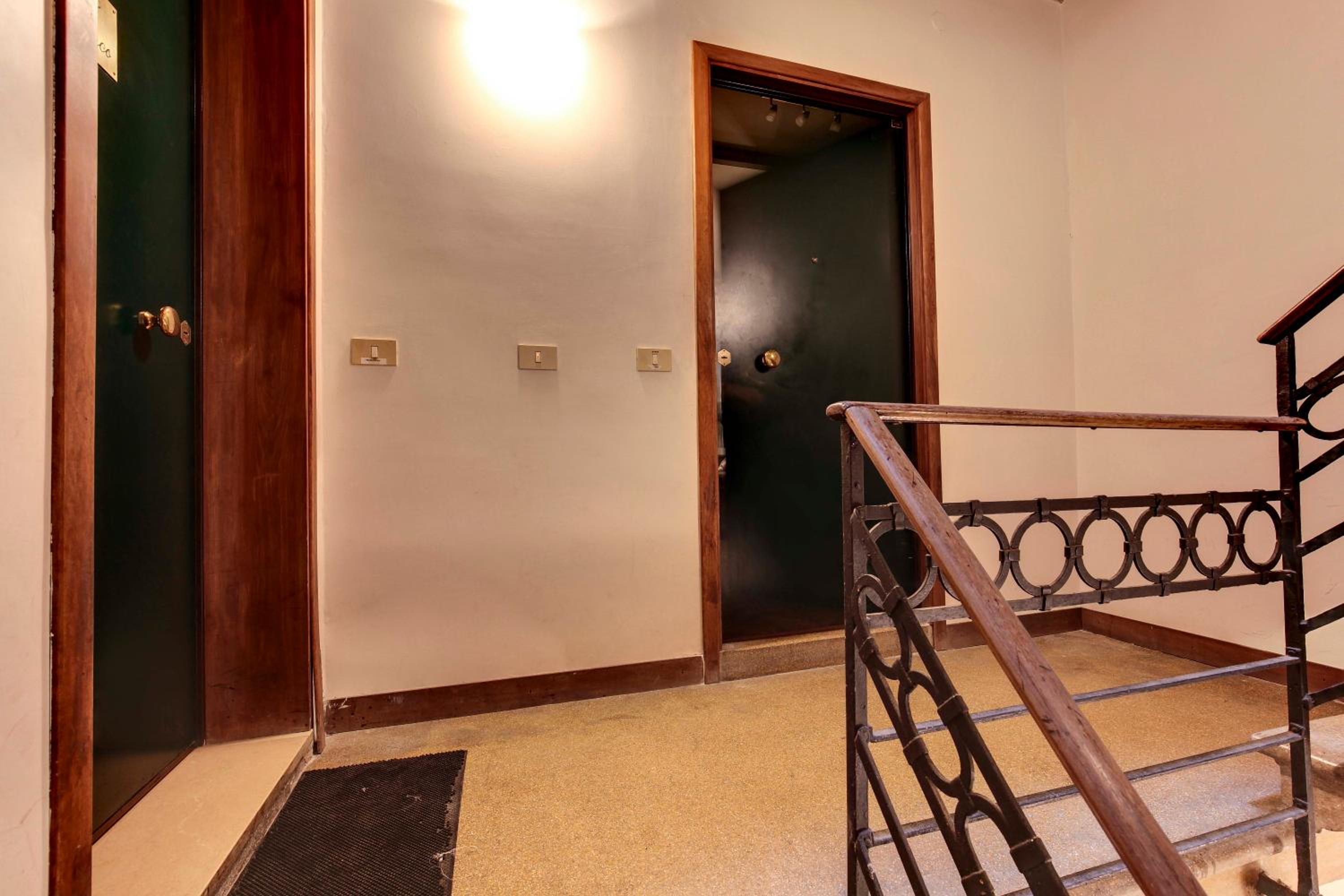 Apartment with Balcony photo 2
