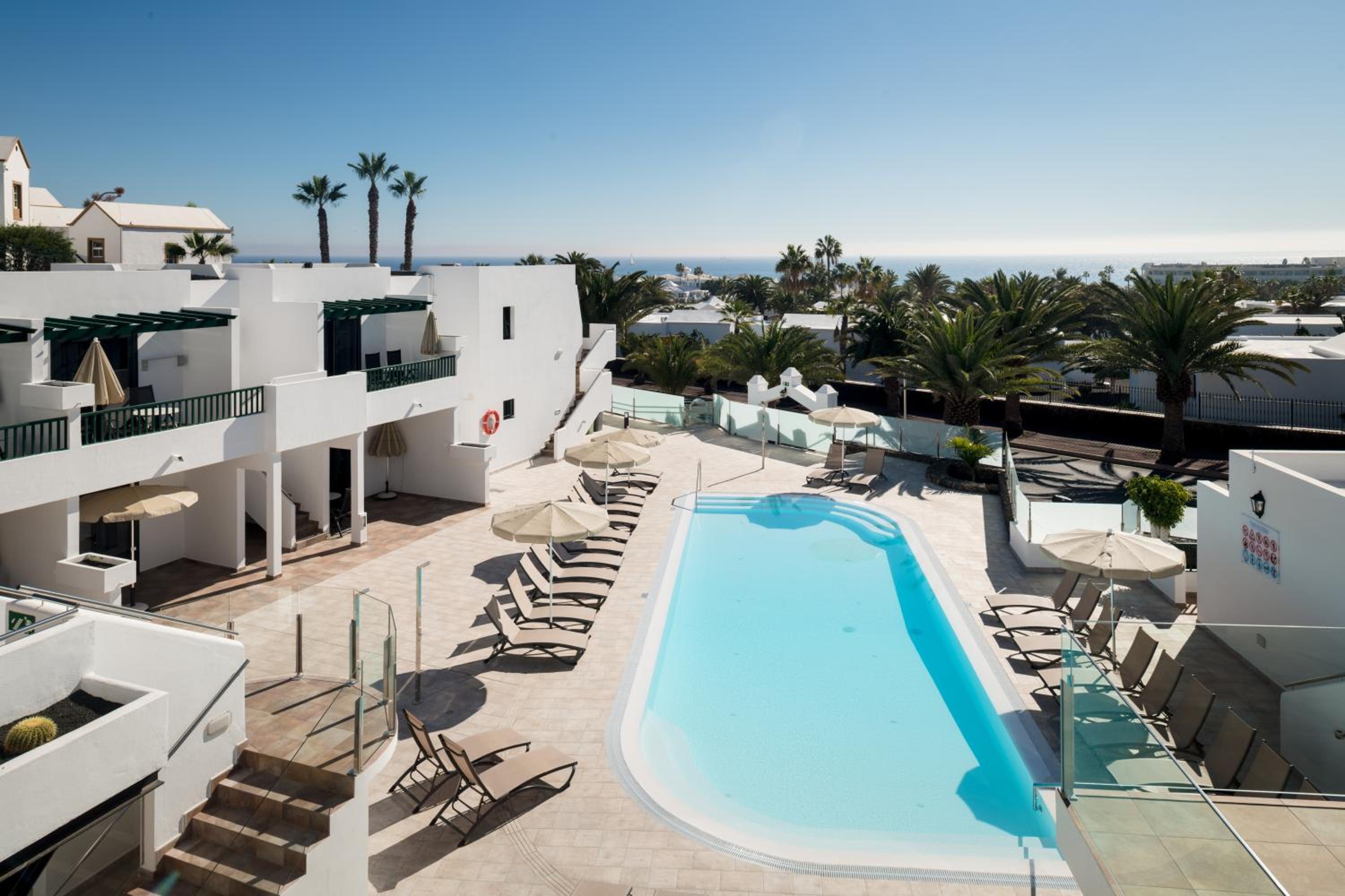 One-Bedroom Apartment with Sea View photo 3