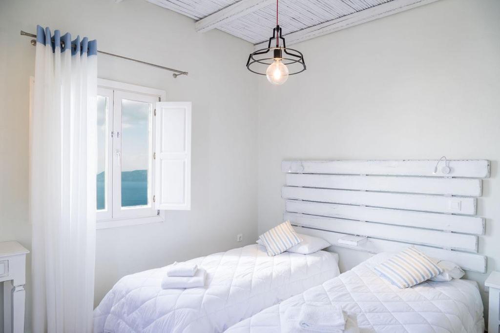 Superior Room (queen or twin) with Caldera View - Photo 6