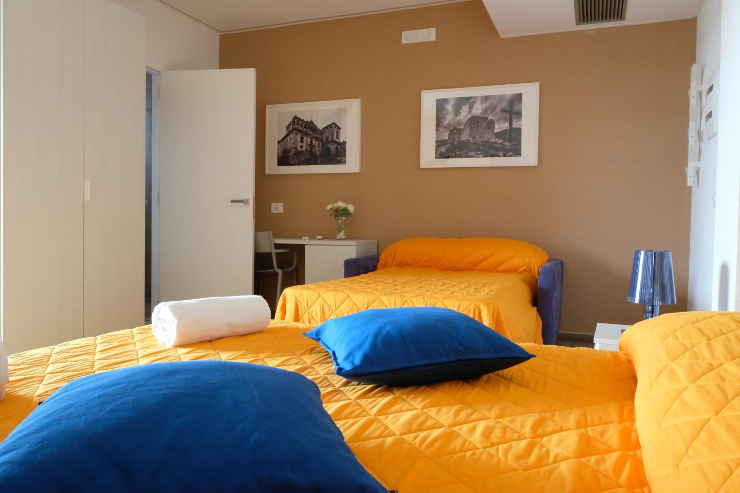 Quarto triplo com vista para o jardim