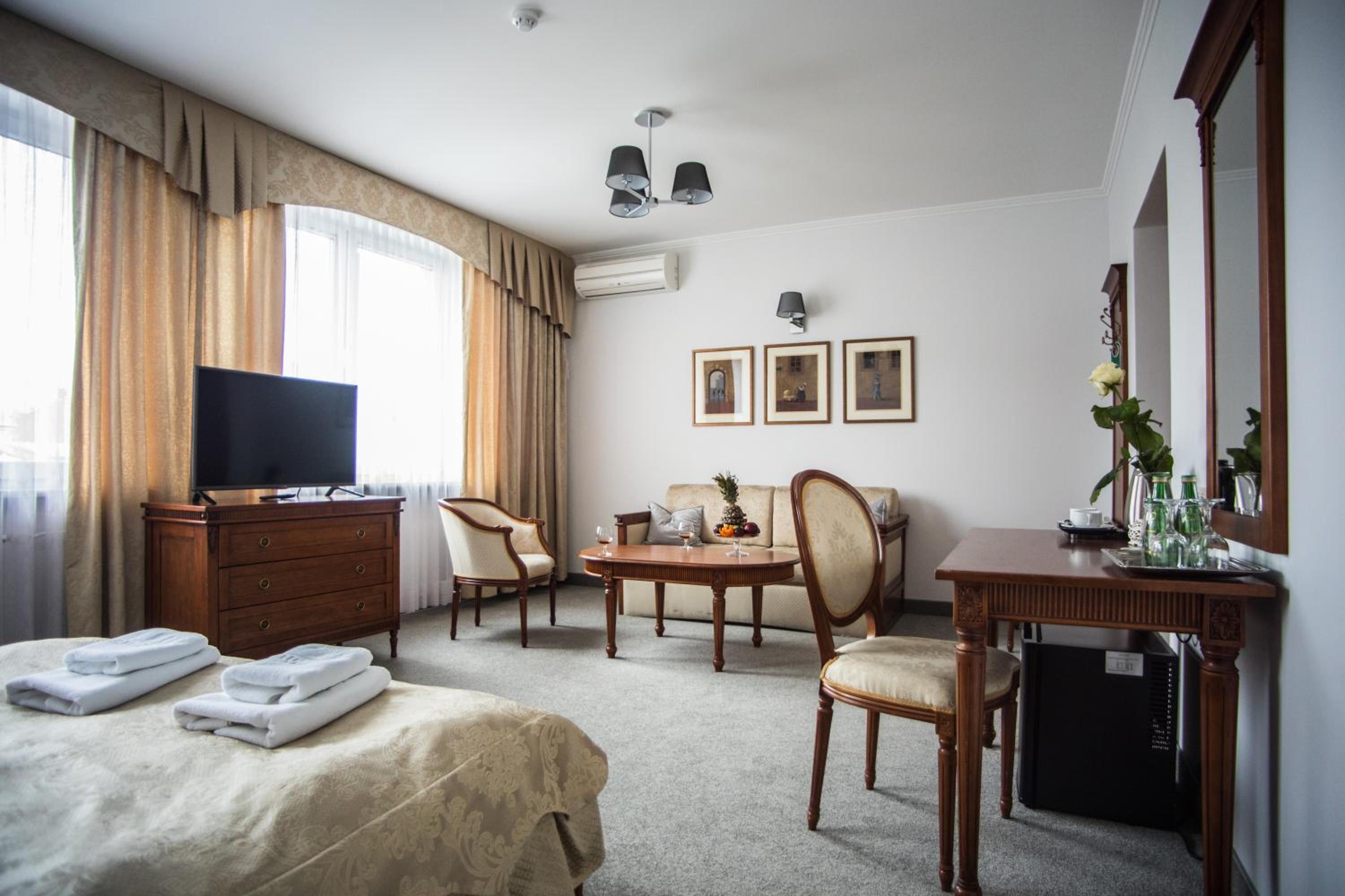 Deluxe Double Room - Photo 12