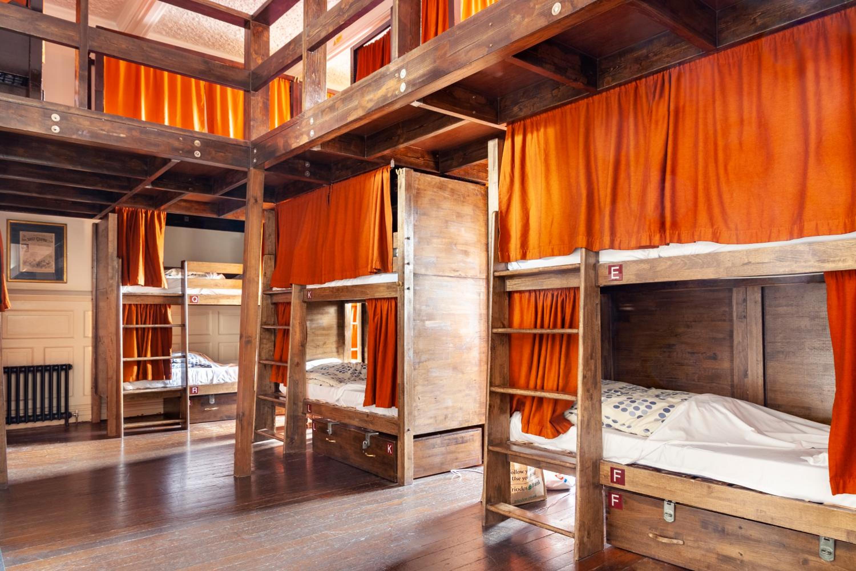 Bed in 24-Bed Mixed Dormitory Room photo 1