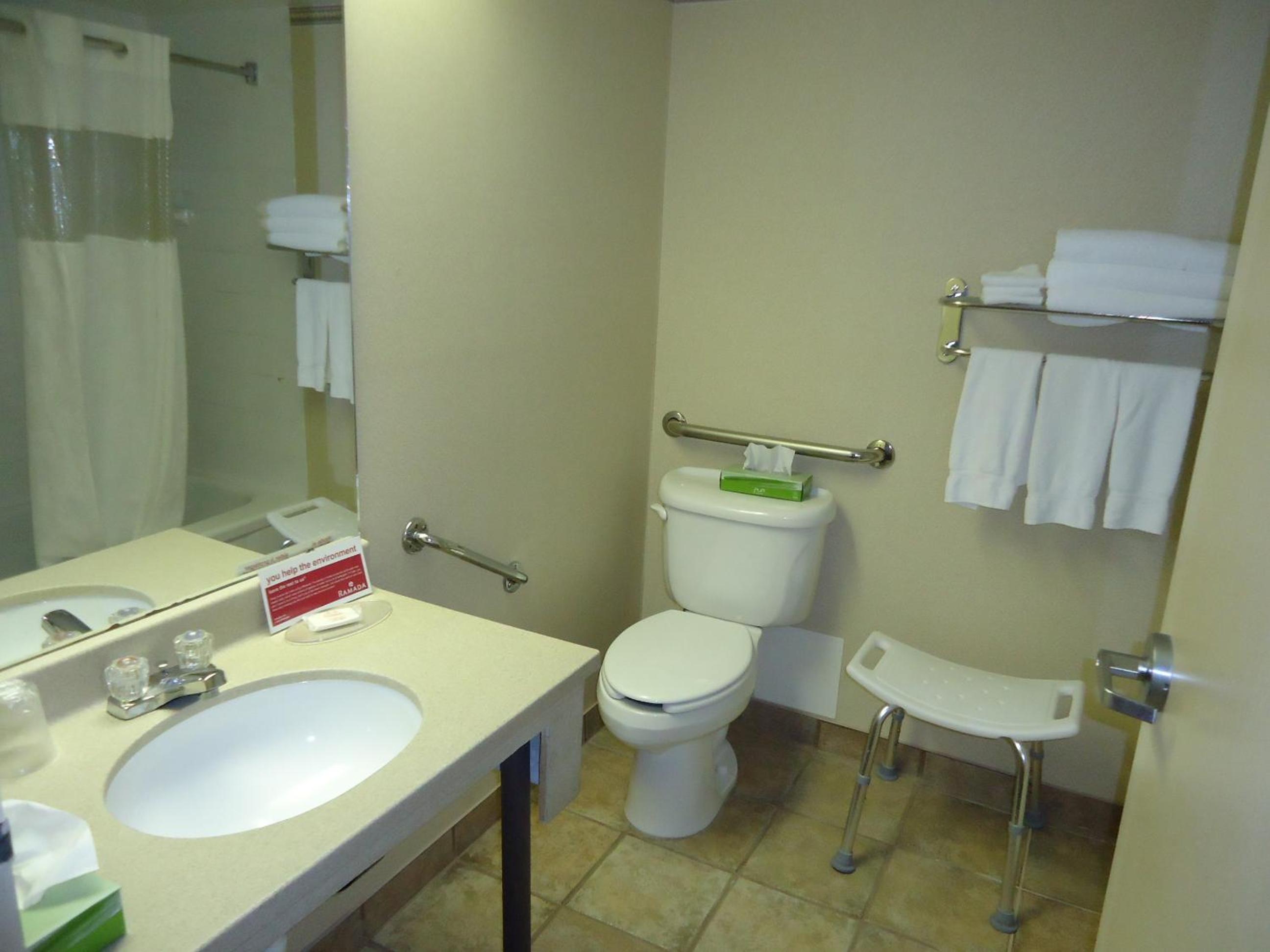 Queen Room - Disability Access - Non-Smoking - Photo 3