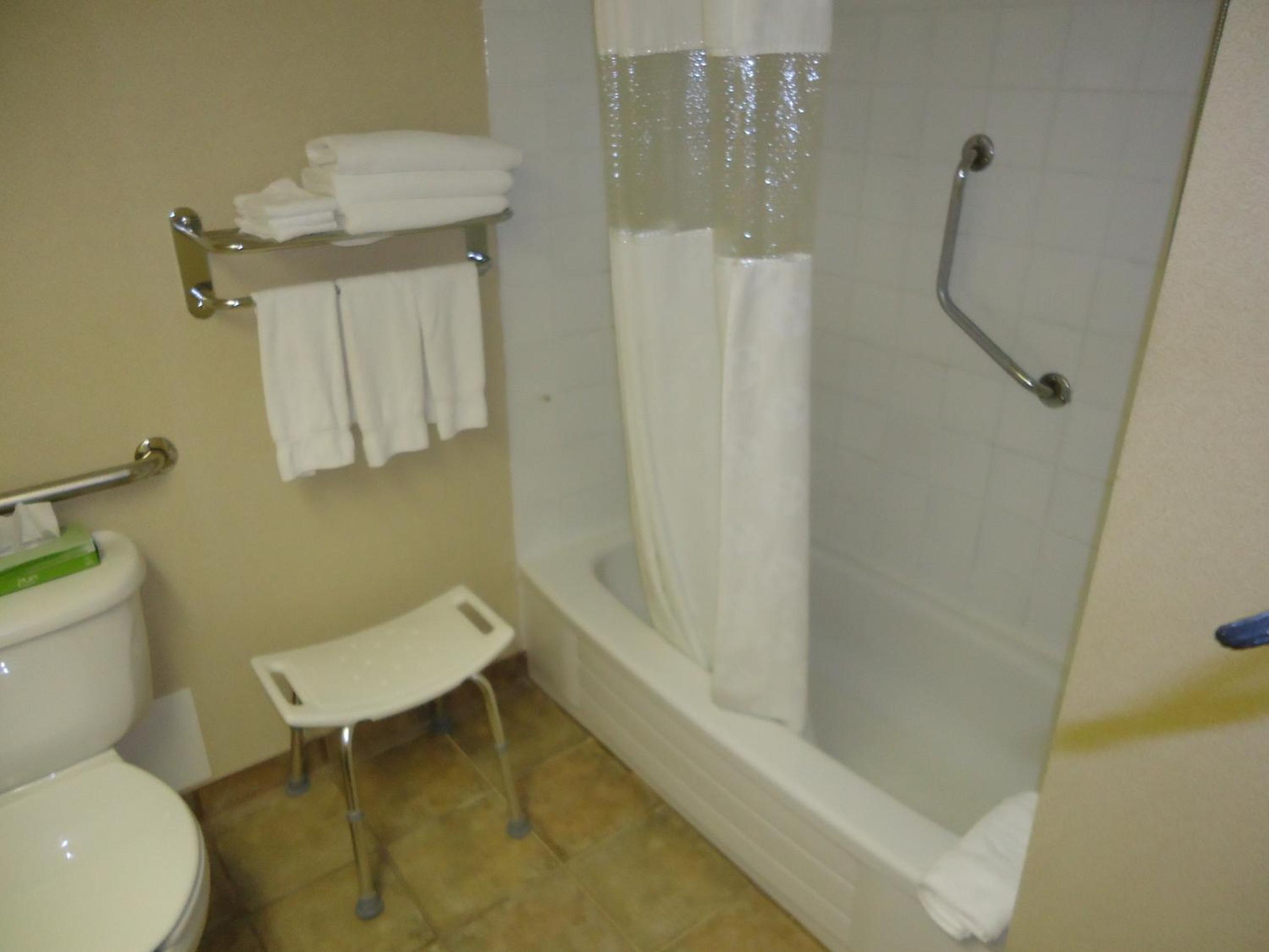 Queen Room - Disability Access - Non-Smoking - Photo 4